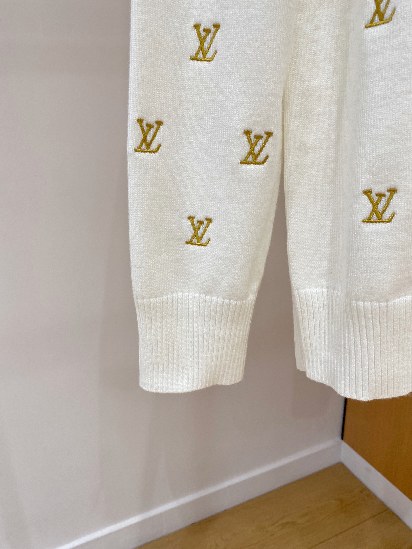 Louis Vuitton Basic Clothing Wool M-l-xl