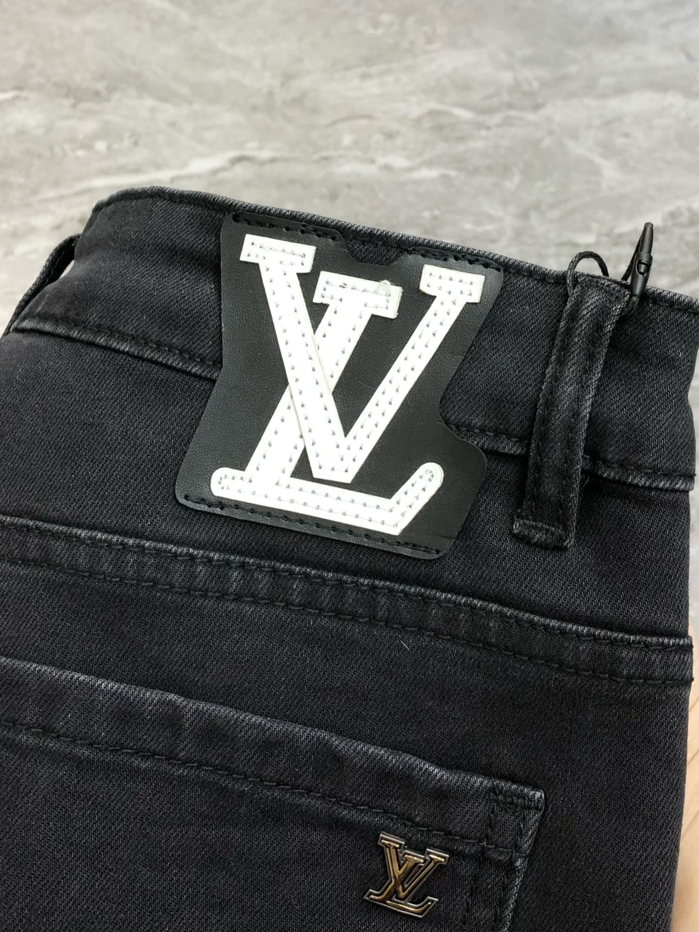 Louis Vuitton Male Jeans Cotton Loose Fit L-38