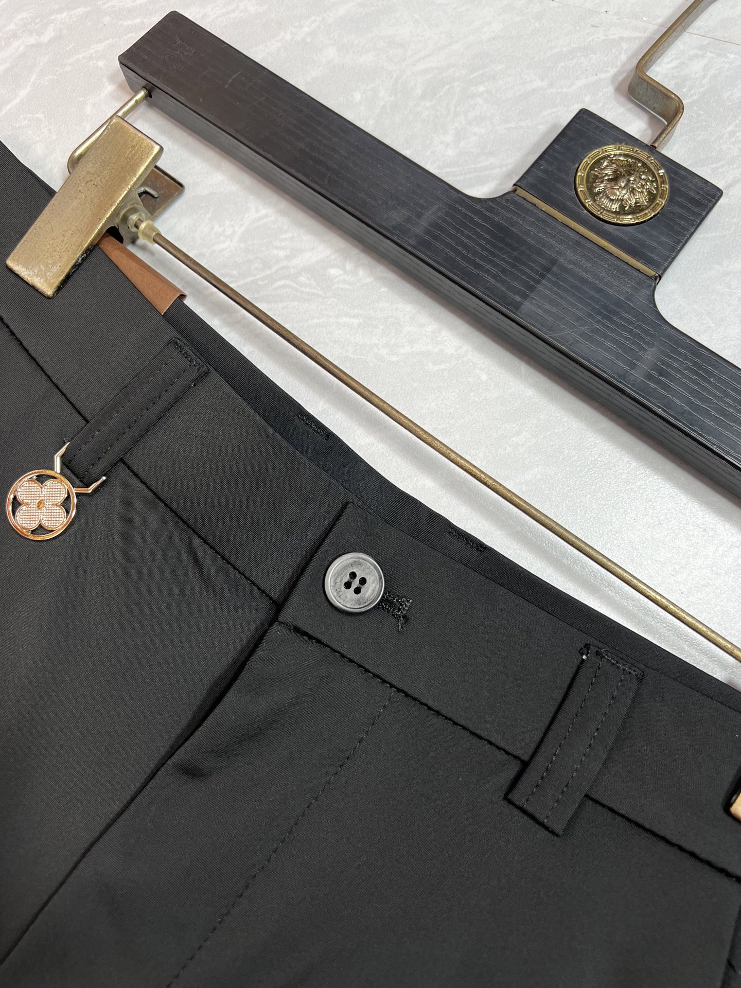 Louis Vuitton Basic Clothing L-175140-32