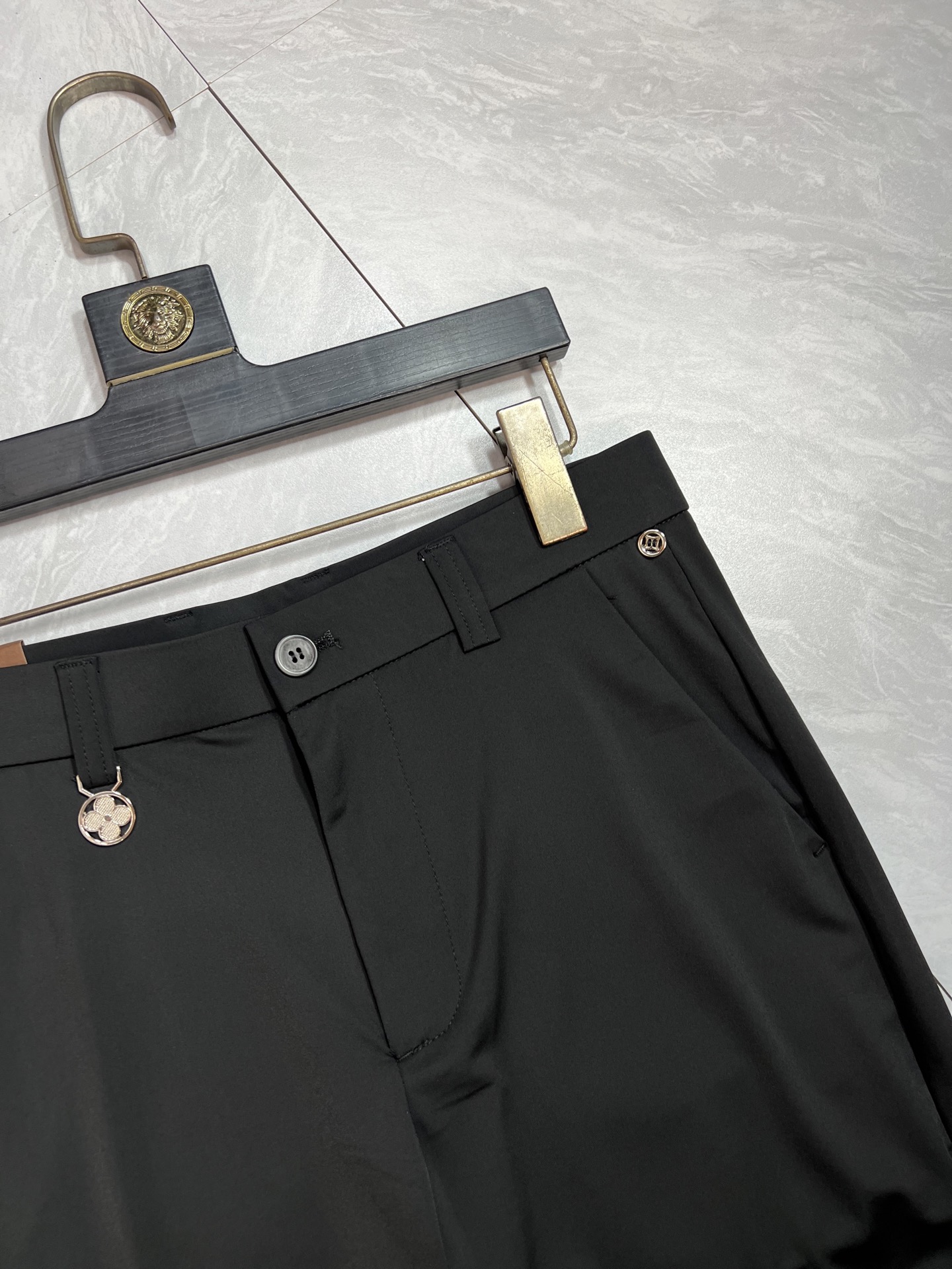 Louis Vuitton Basic Clothing L-175140-32