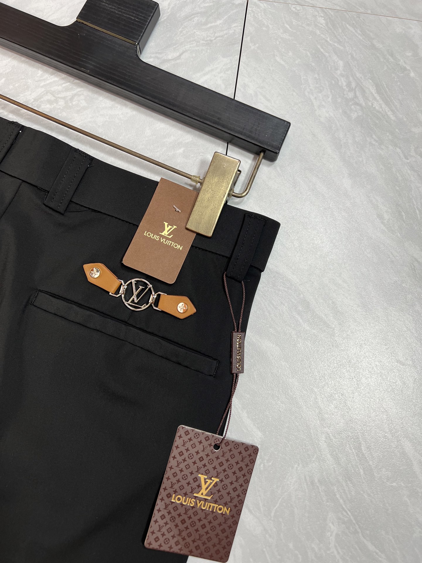 Louis Vuitton Basic Clothing L-175140-32