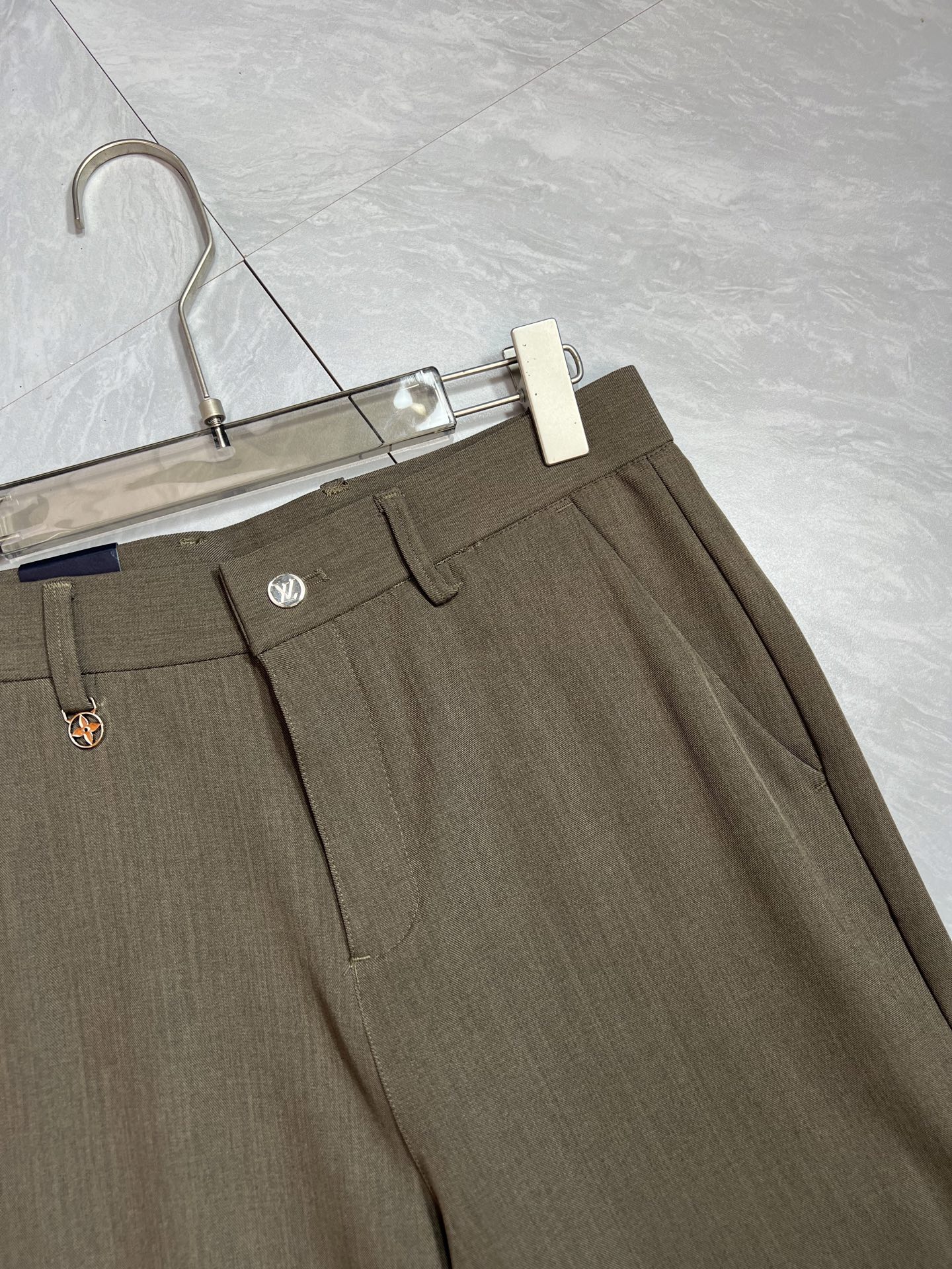 Louis Vuitton Basic Clothing L-175140-32