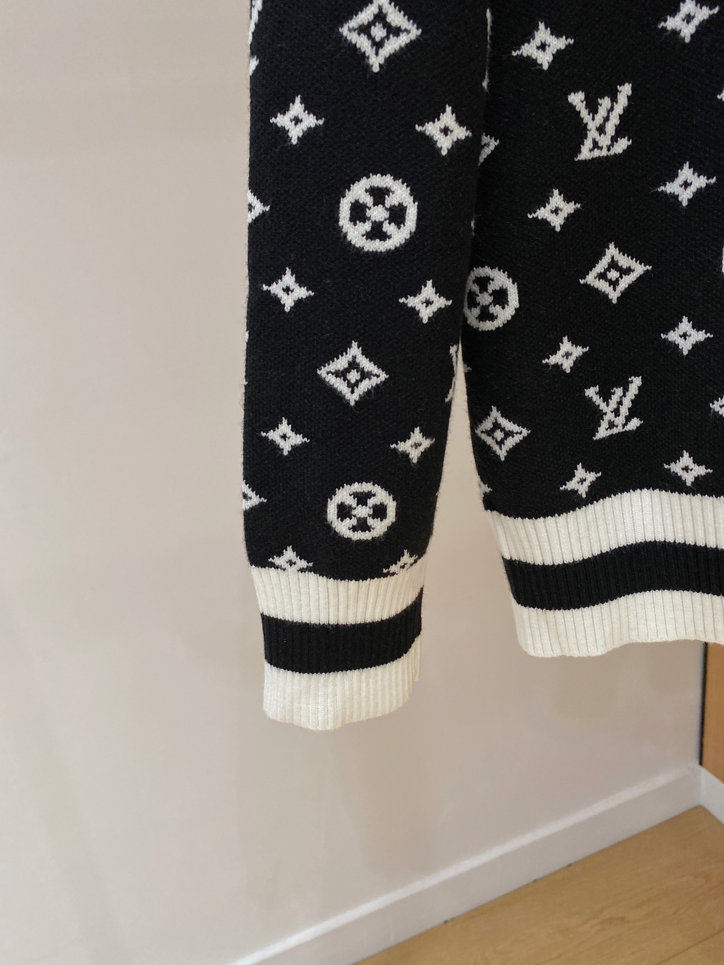 Gucci Basic Clothing Wool M-xl