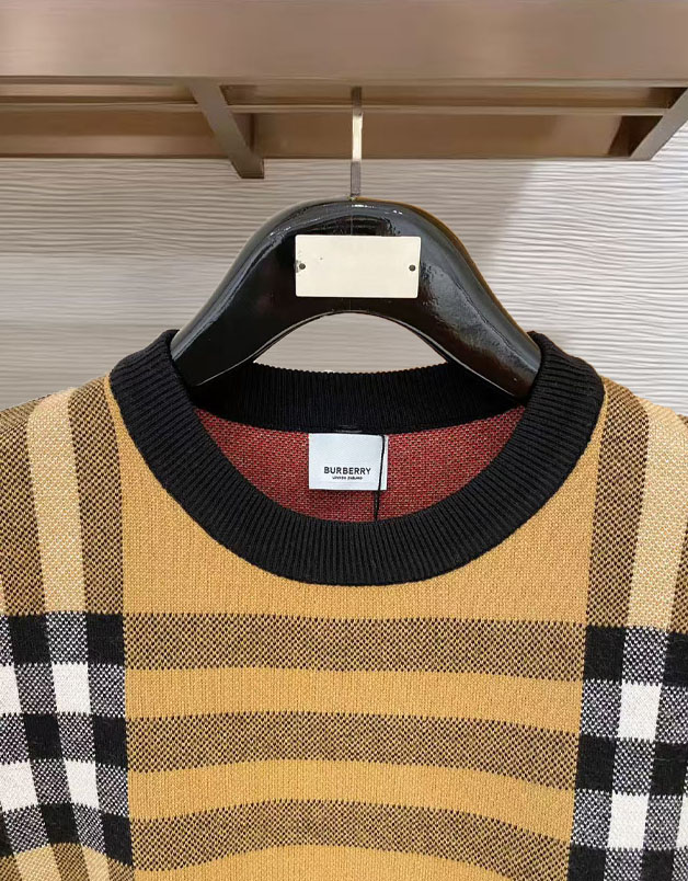 Burberry Basic Clothing Wool M-xl