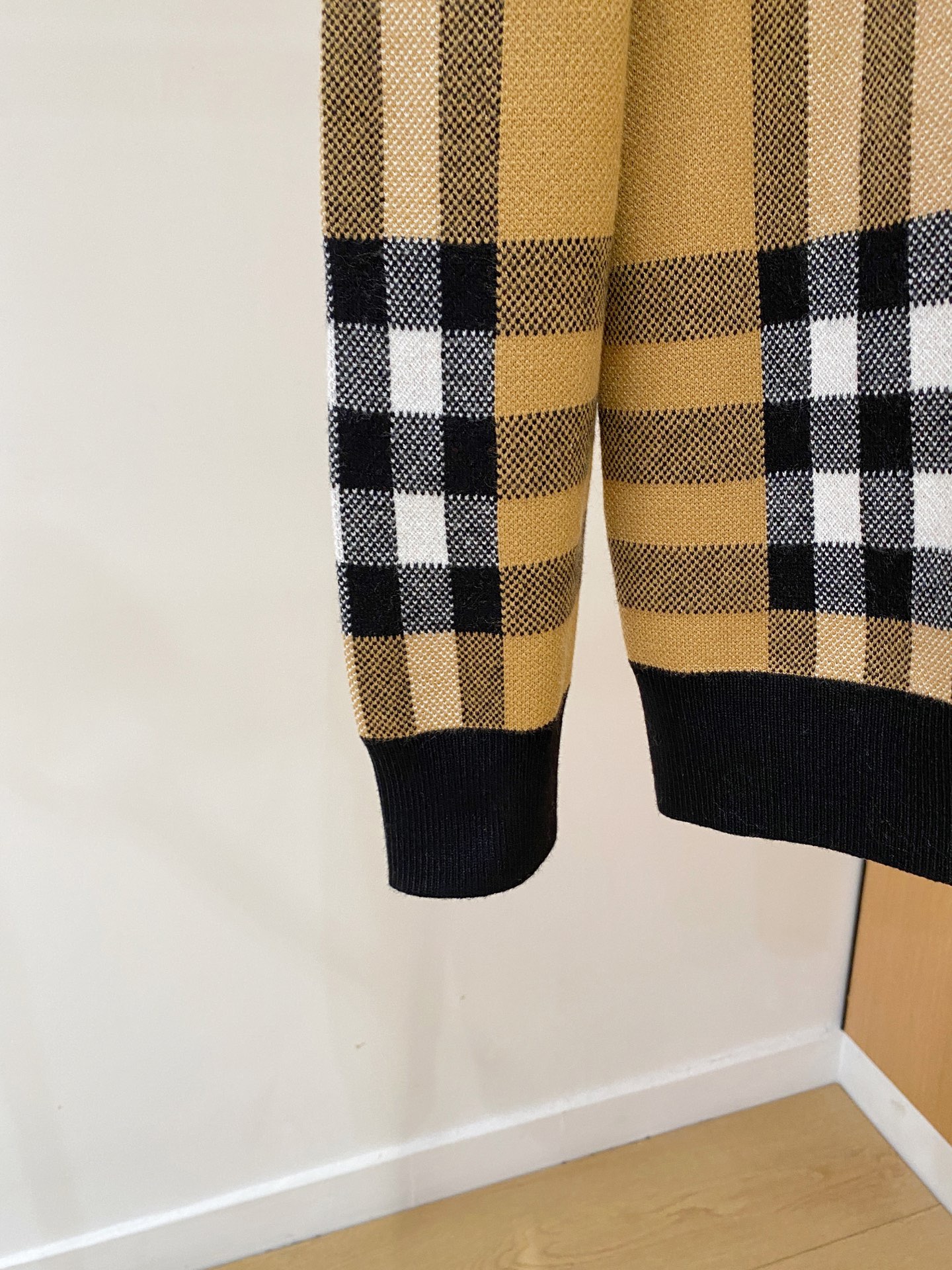 Burberry Basic Clothing Wool M-xl