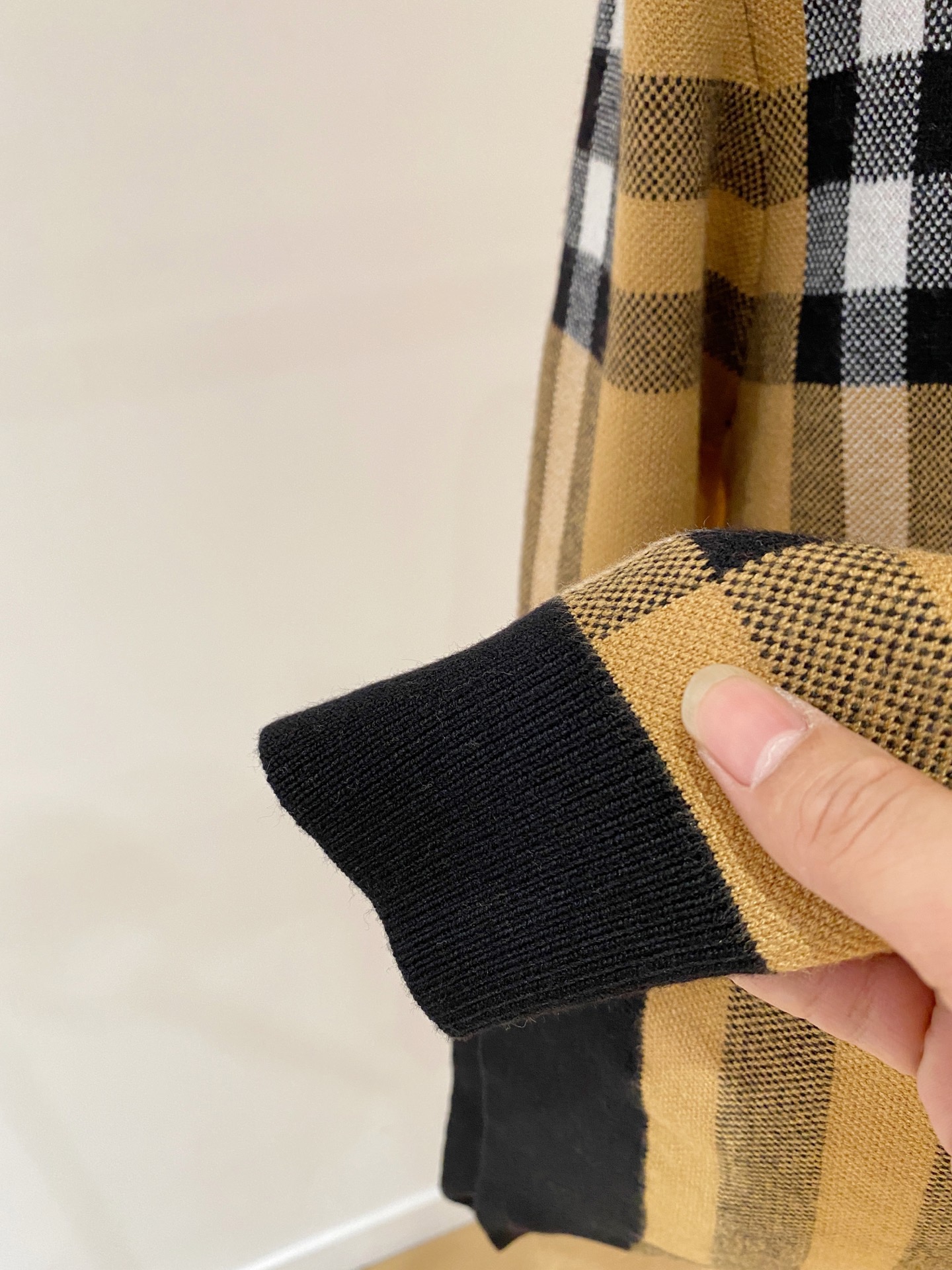 Burberry Basic Clothing Wool M-xl