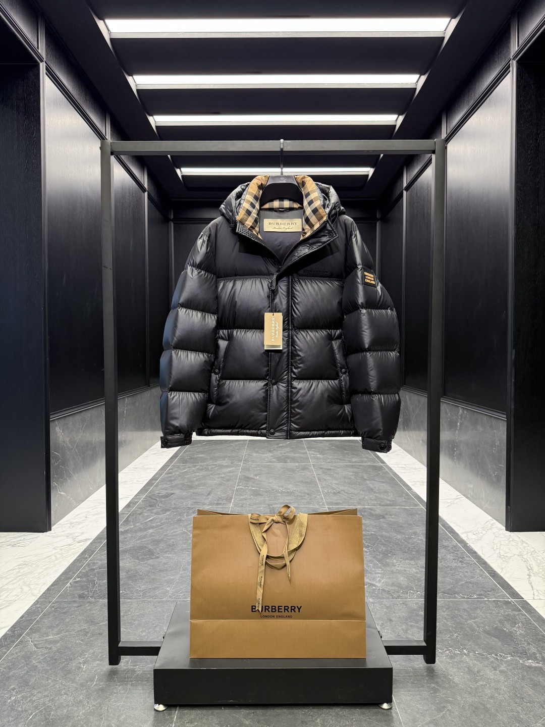 Burberry Down Jacket Cotton Black Hooded S-l