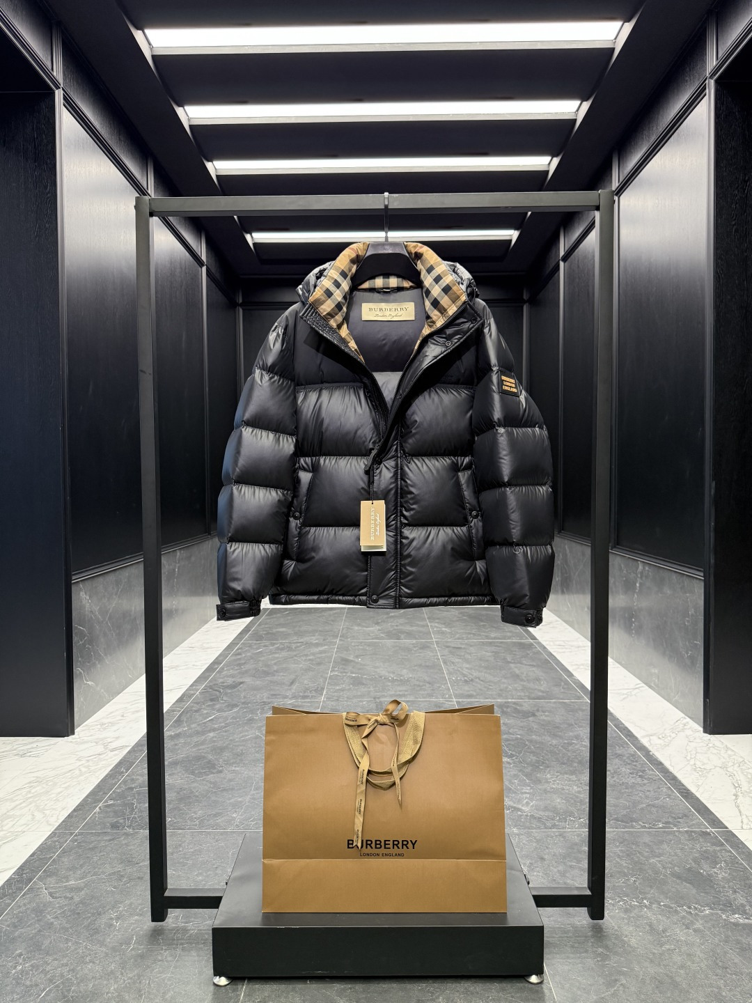 Burberry Down Jacket Cotton Black Hooded S-l