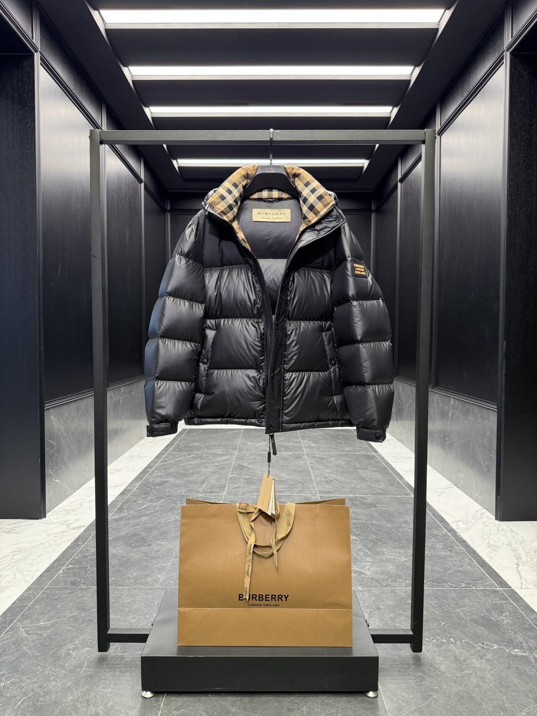 Burberry Down Jacket Cotton Black Hooded S-l