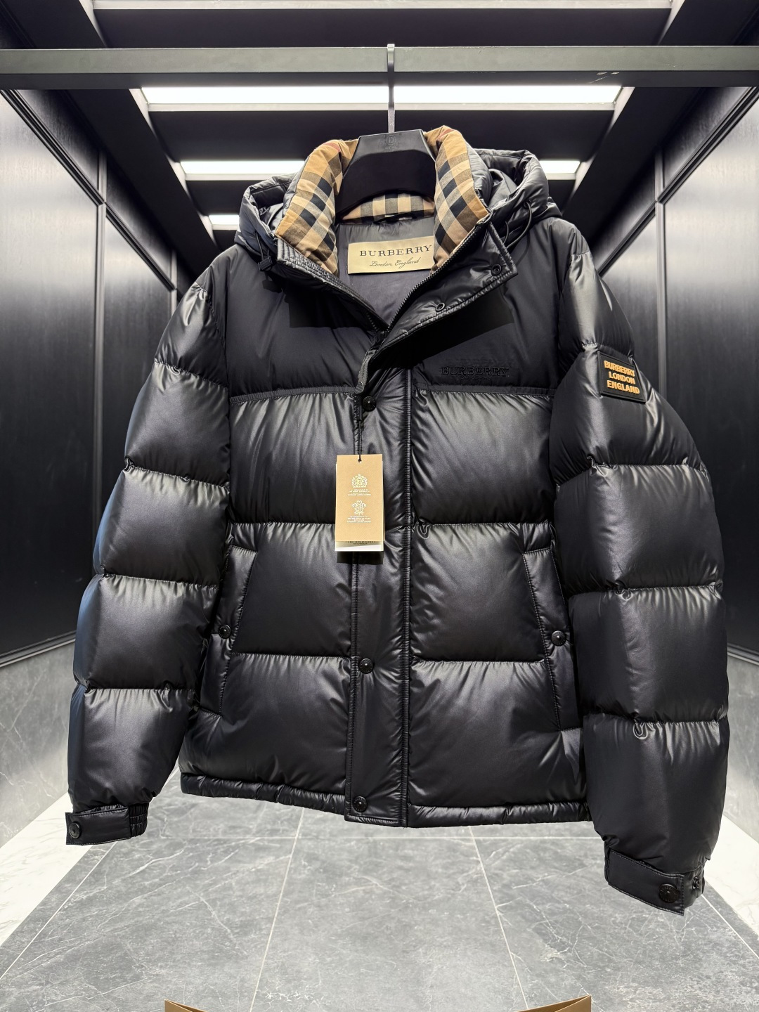Burberry Down Jacket Cotton Black Hooded S-l