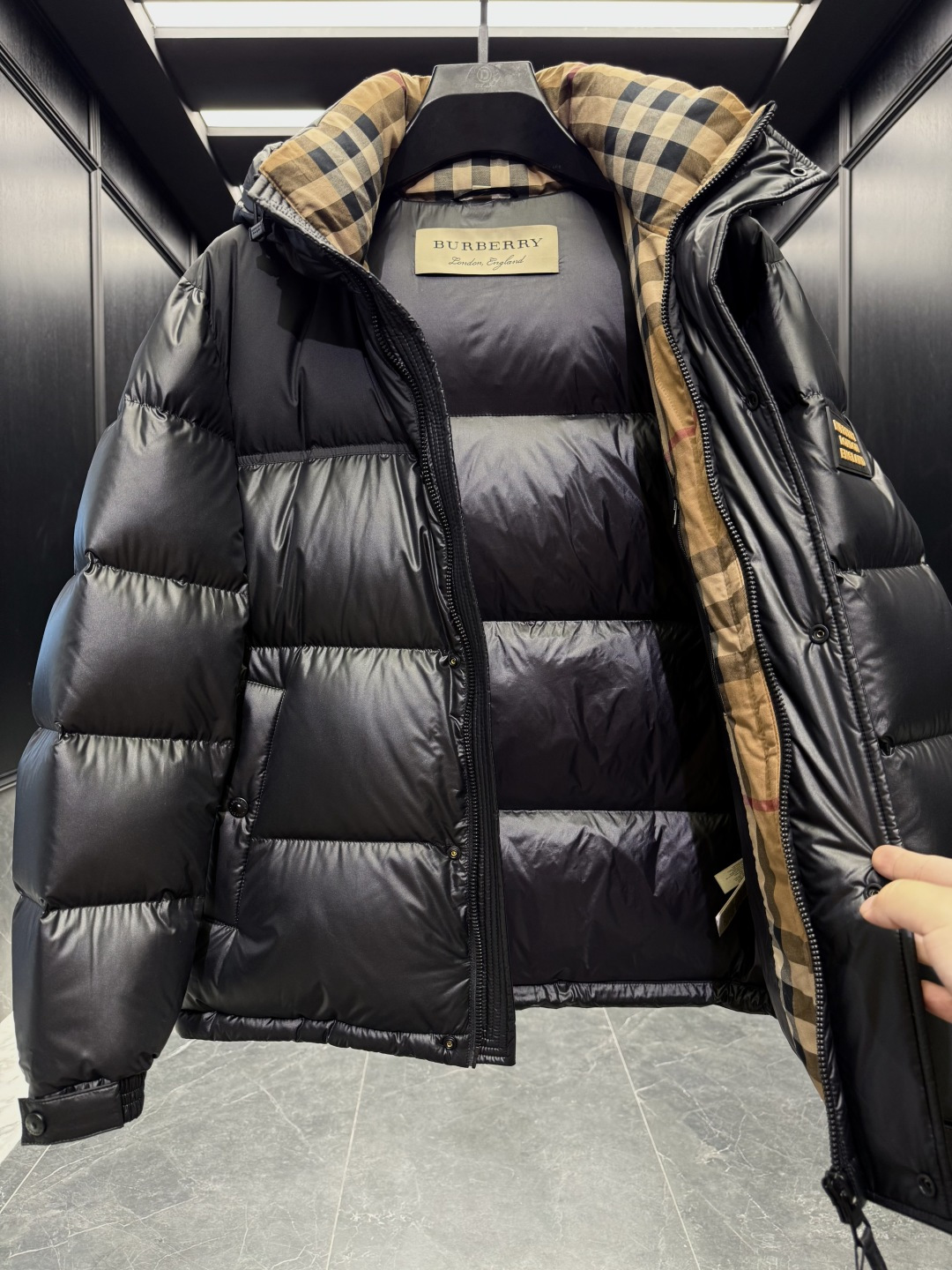 Burberry Down Jacket Cotton Black Hooded S-l