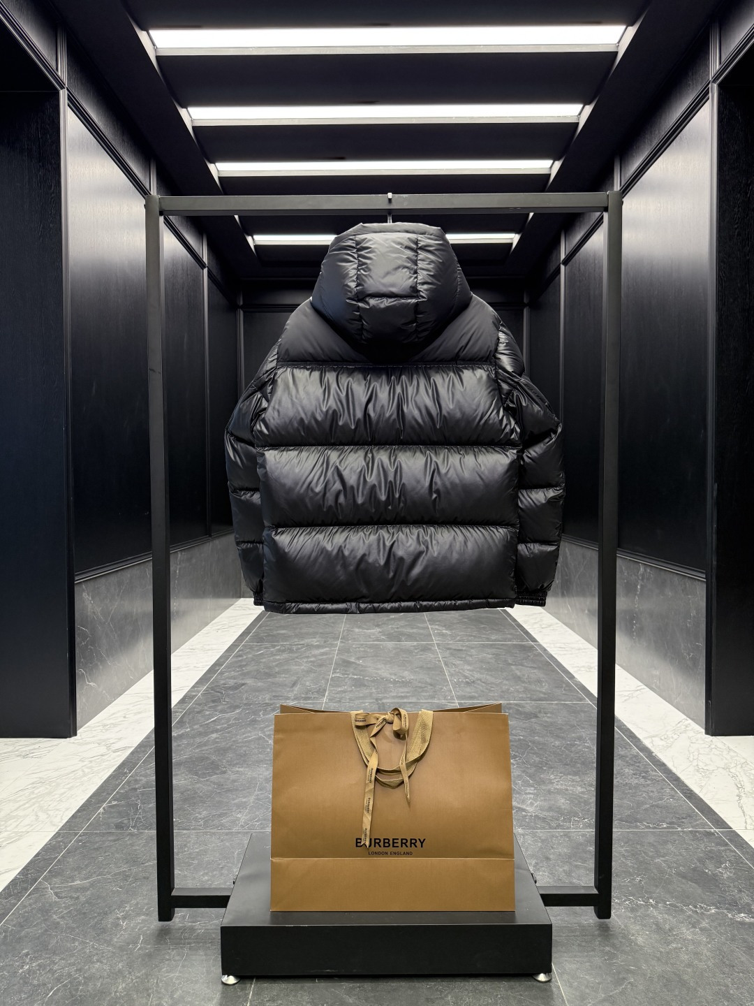 Burberry Down Jacket Cotton Black Hooded S-l