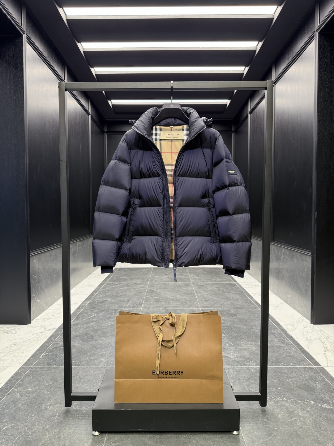 Burberry Down Jacket Cotton Black Hooded S-l