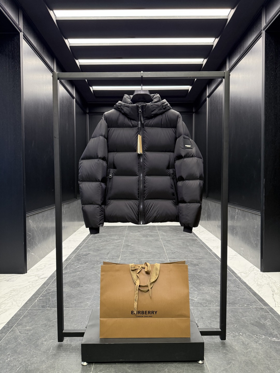 Burberry Down Jacket Cotton Black Hooded S-l