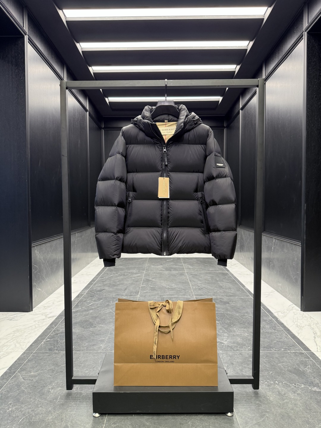 Burberry Down Jacket Cotton Black Hooded S-l