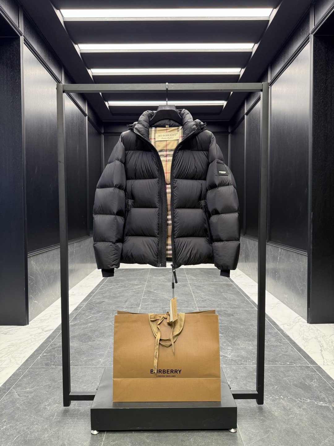 Burberry Down Jacket Cotton Black Hooded S-l