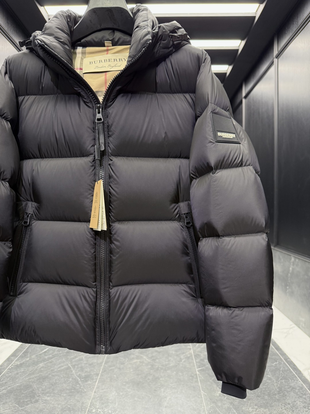 Burberry Down Jacket Cotton Black Hooded S-l