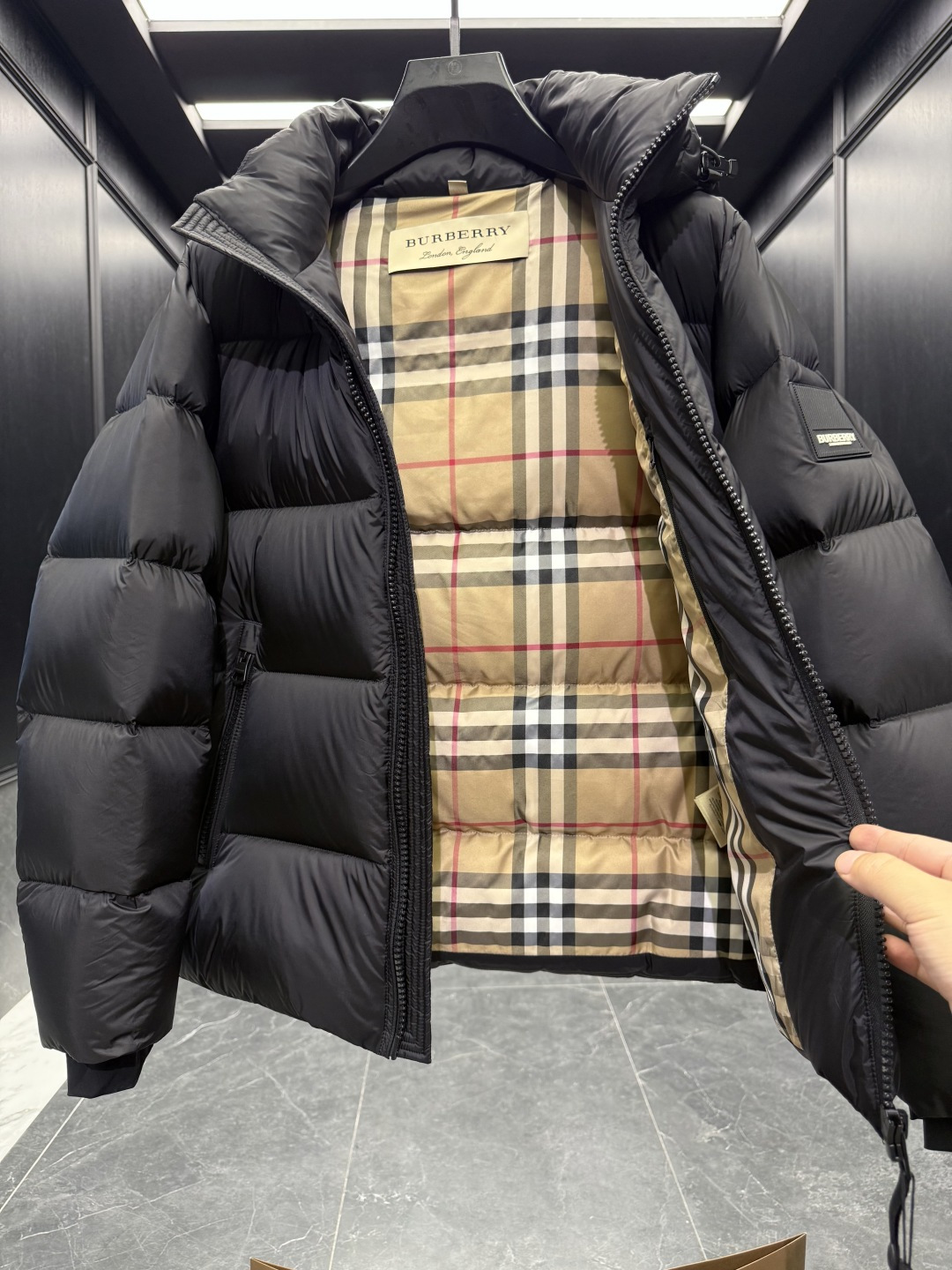 Burberry Down Jacket Cotton Black Hooded S-l