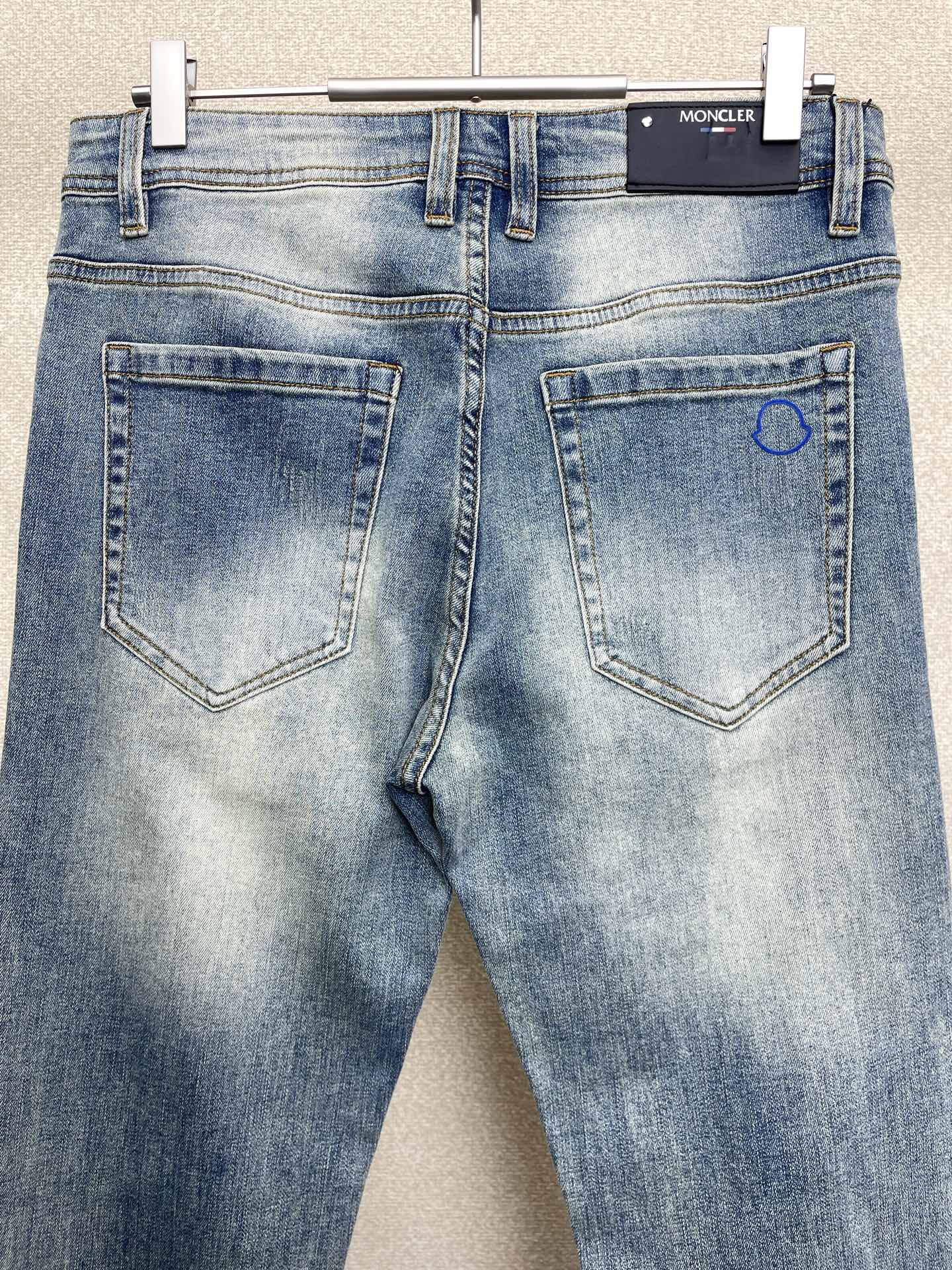 Moncler Jeans M-l