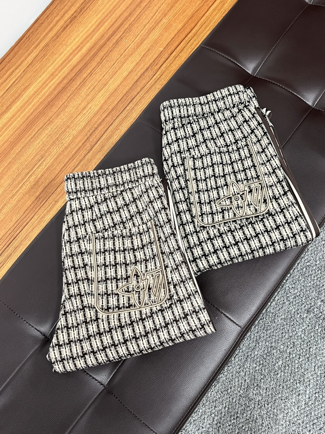 Louis Vuitton Basic Clothing S-l