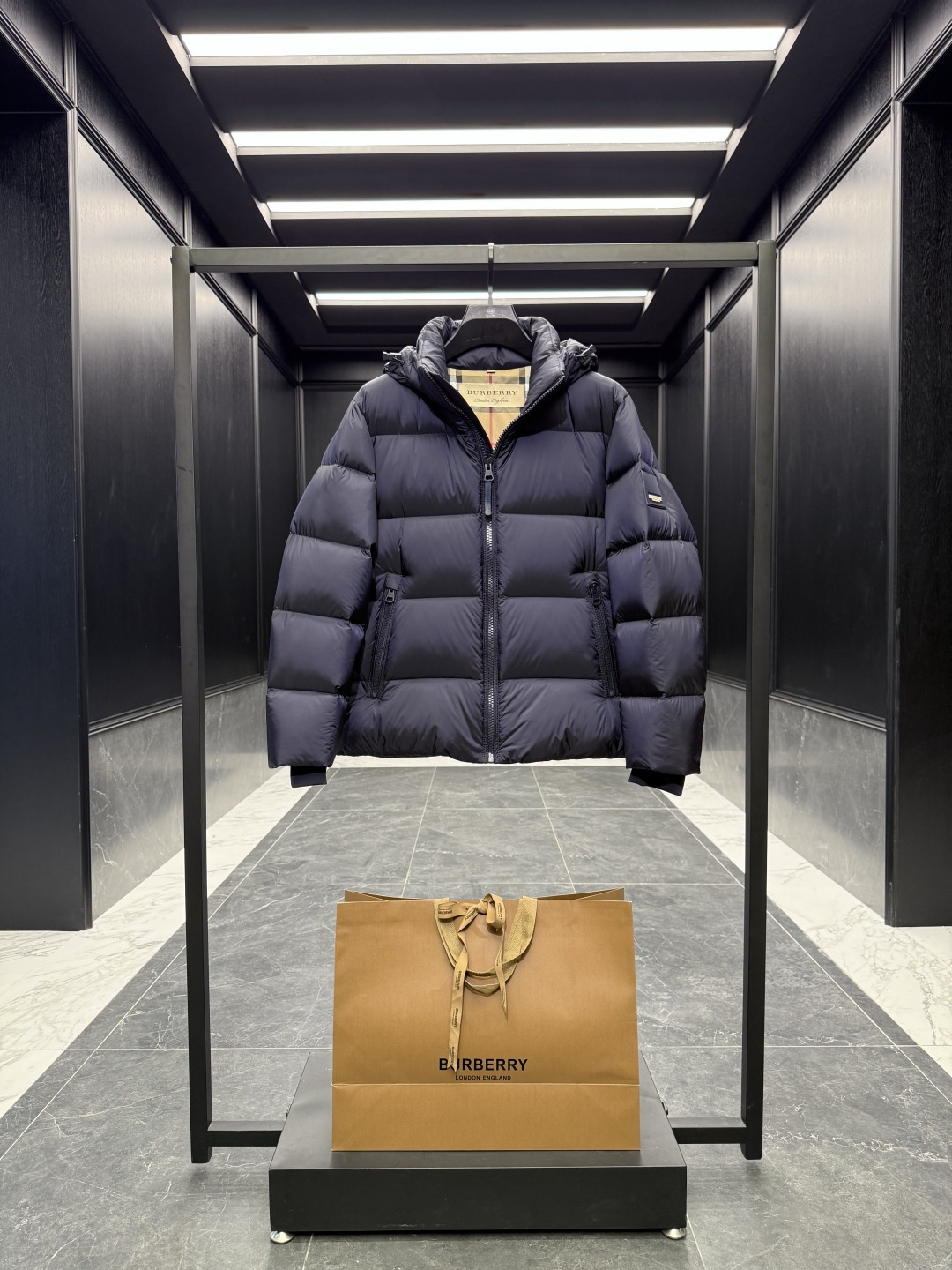 Burberry Down Jacket Cotton Black Hooded S-l