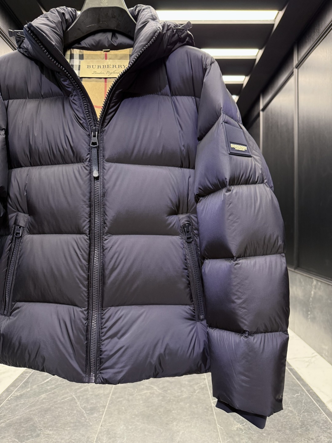 Burberry Down Jacket Cotton Black Hooded S-l