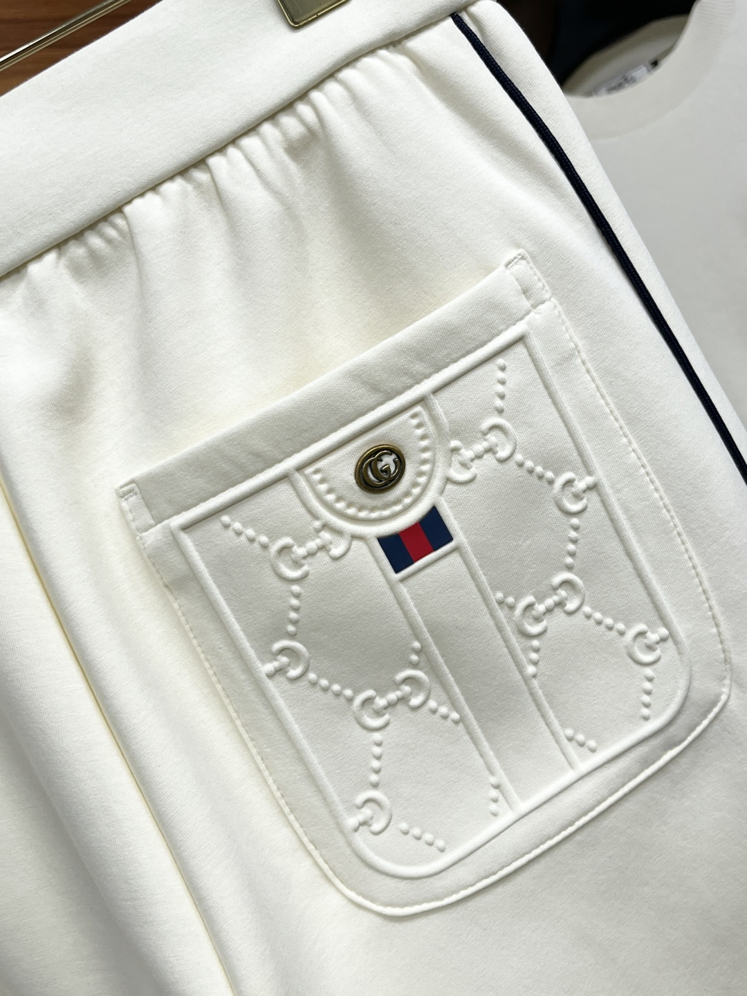 Gucci Basic Clothing S-l