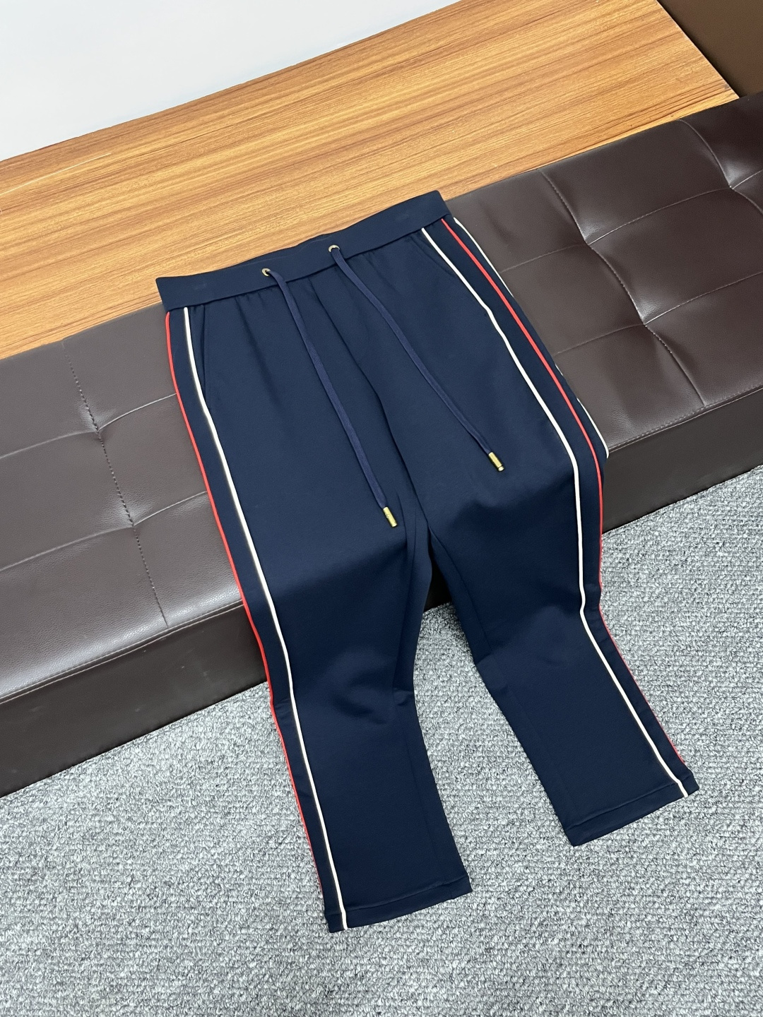 Gucci Basic Clothing S-l