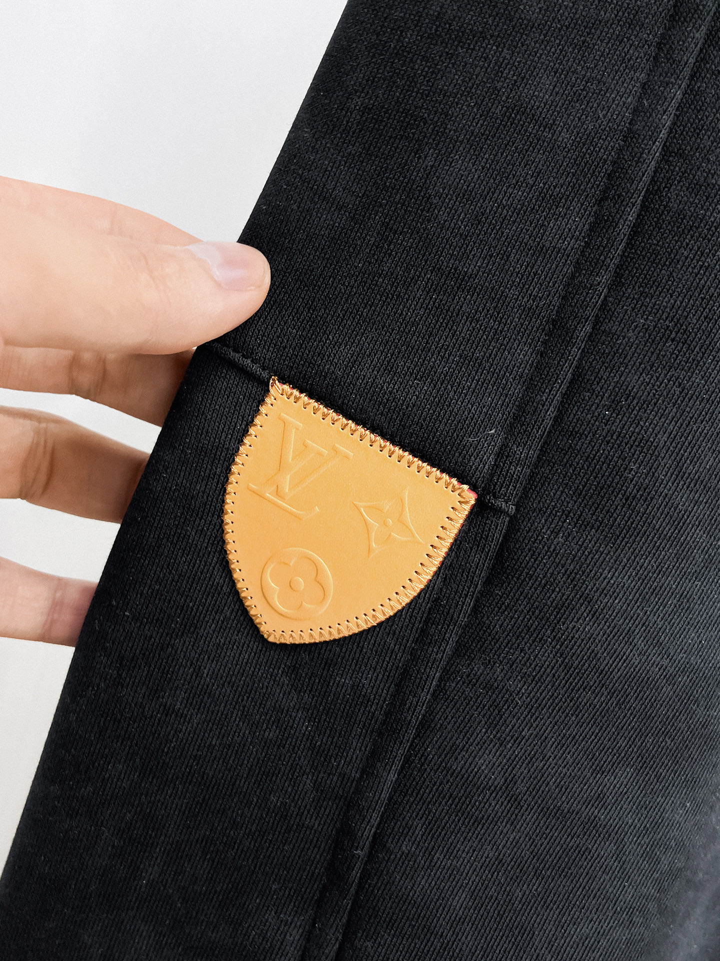 Louis Vuitton Basic Clothing M-l-xl