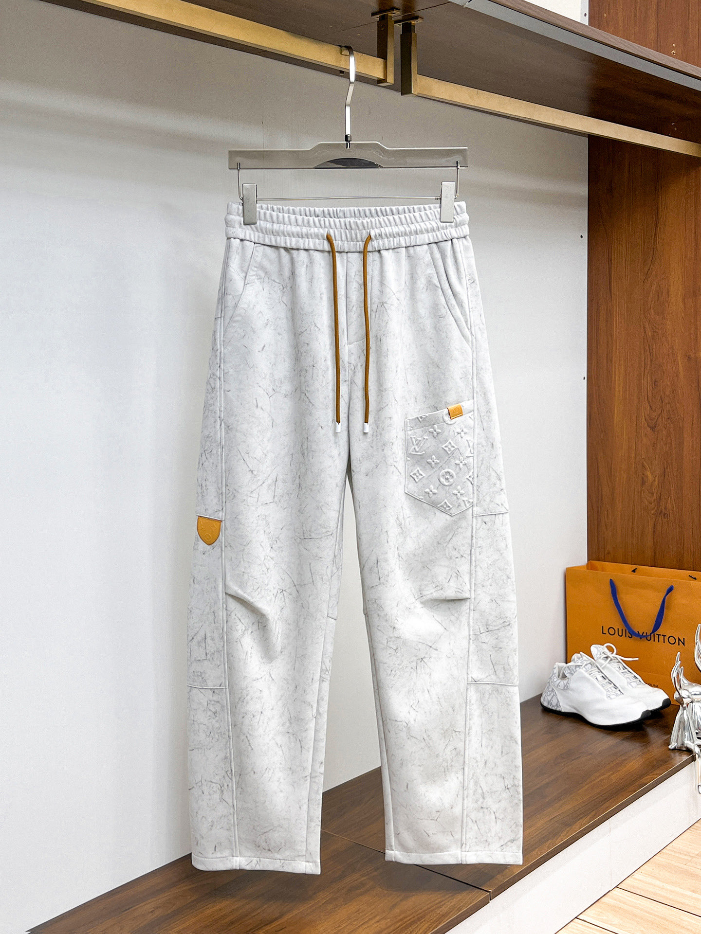 Louis Vuitton Basic Clothing M-l-xl