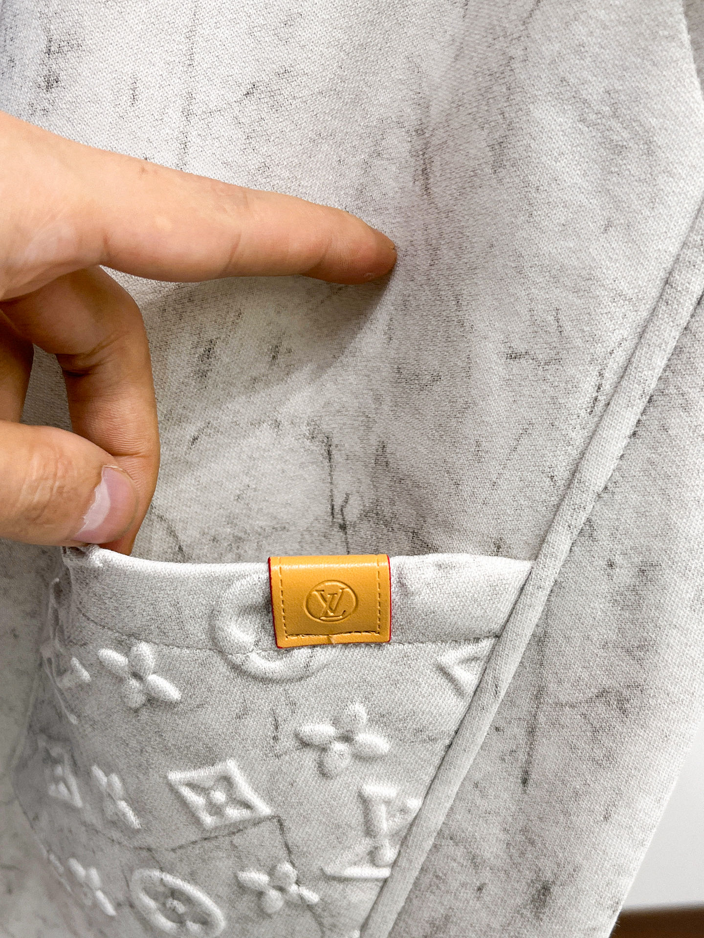 Louis Vuitton Basic Clothing M-l-xl