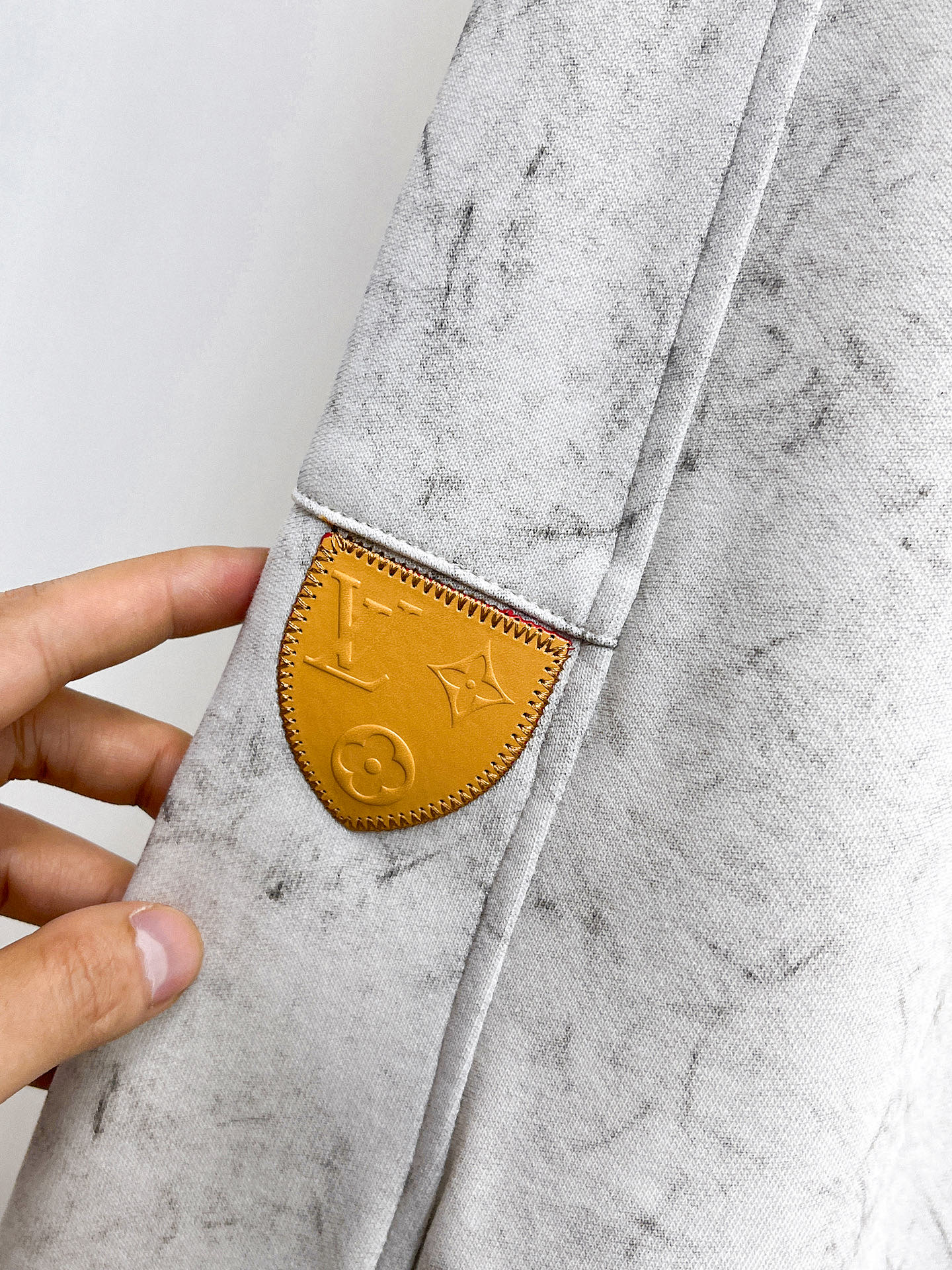 Louis Vuitton Basic Clothing M-l-xl