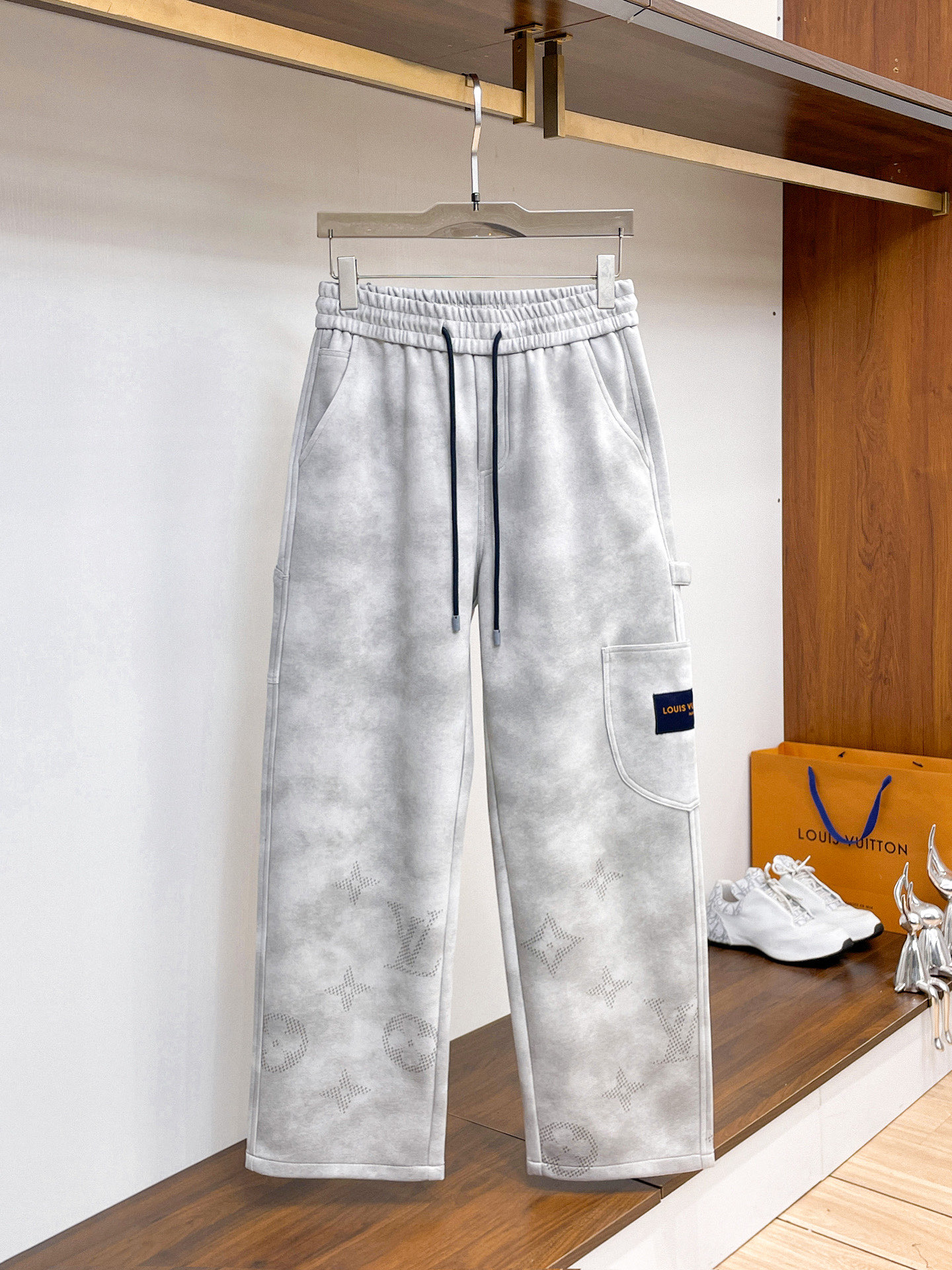 Louis Vuitton Basic Clothing M-l-xl