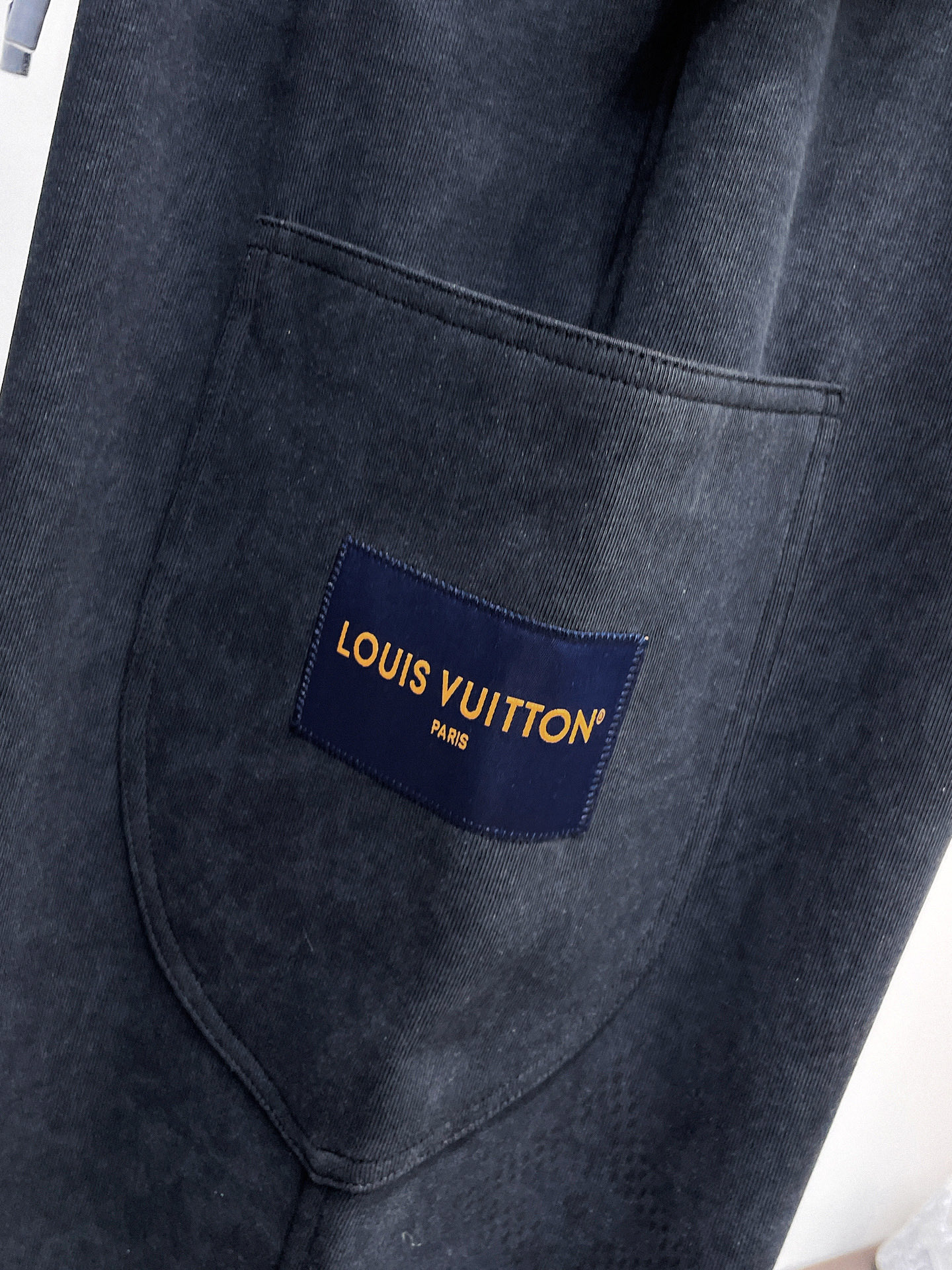 Louis Vuitton Basic Clothing M-l-xl