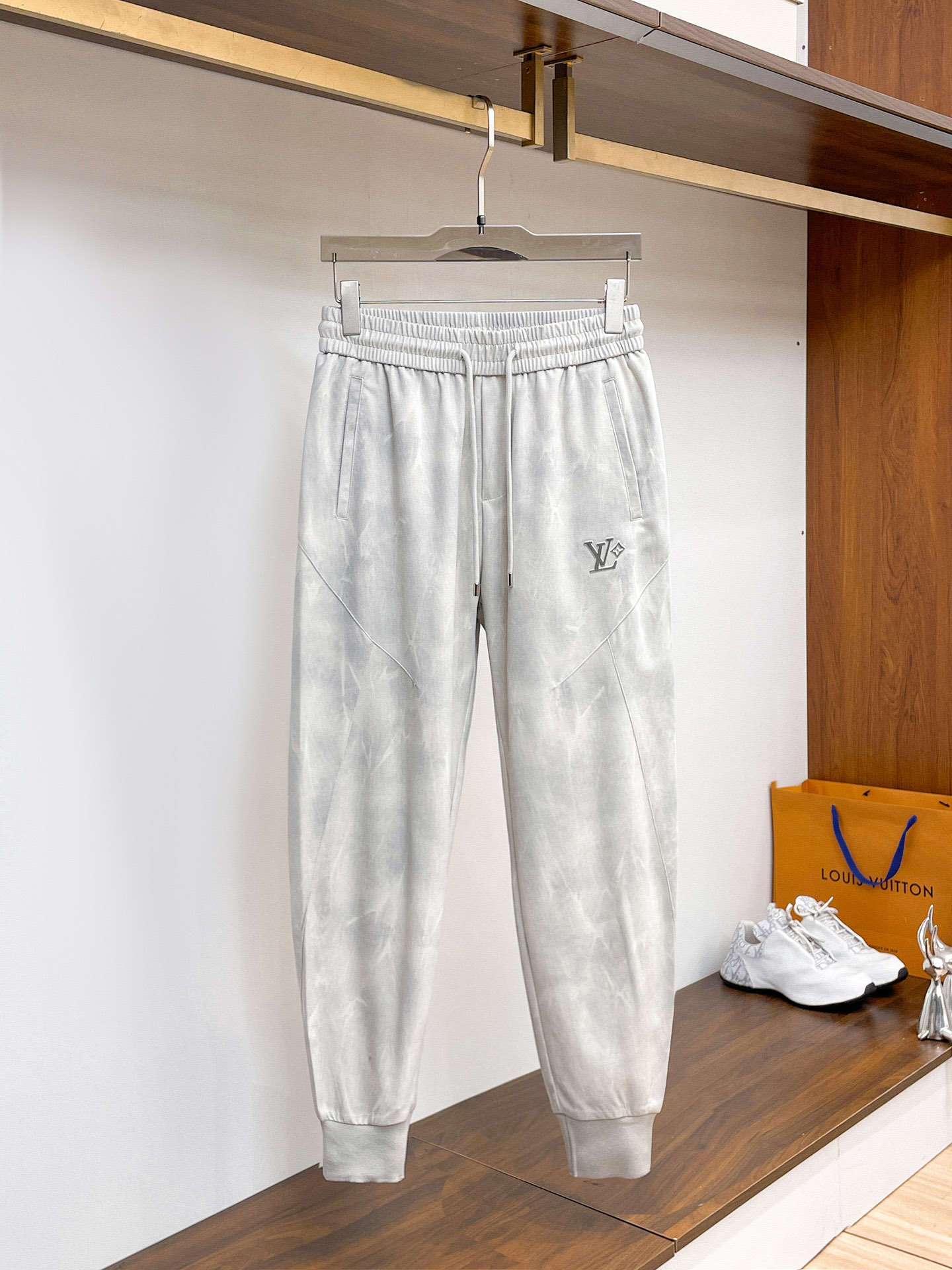 Louis Vuitton Basic Clothing M-l-xl