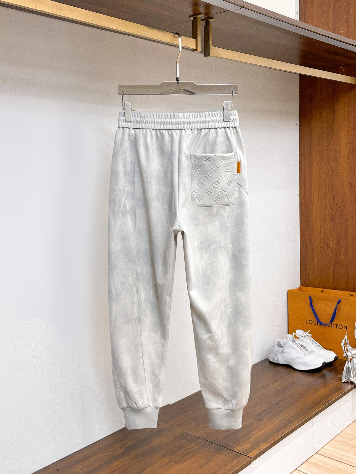 Louis Vuitton Basic Clothing M-l-xl