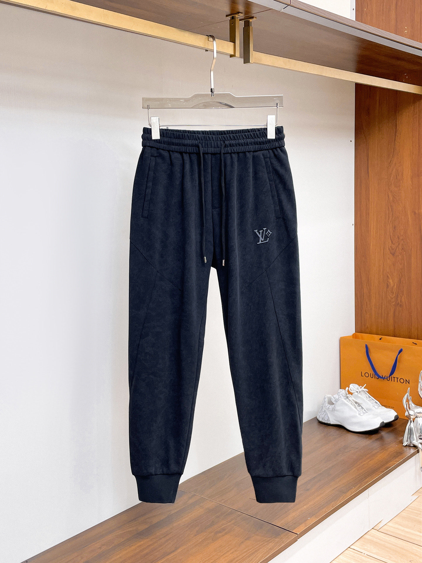 Louis Vuitton Basic Clothing M-l-xl