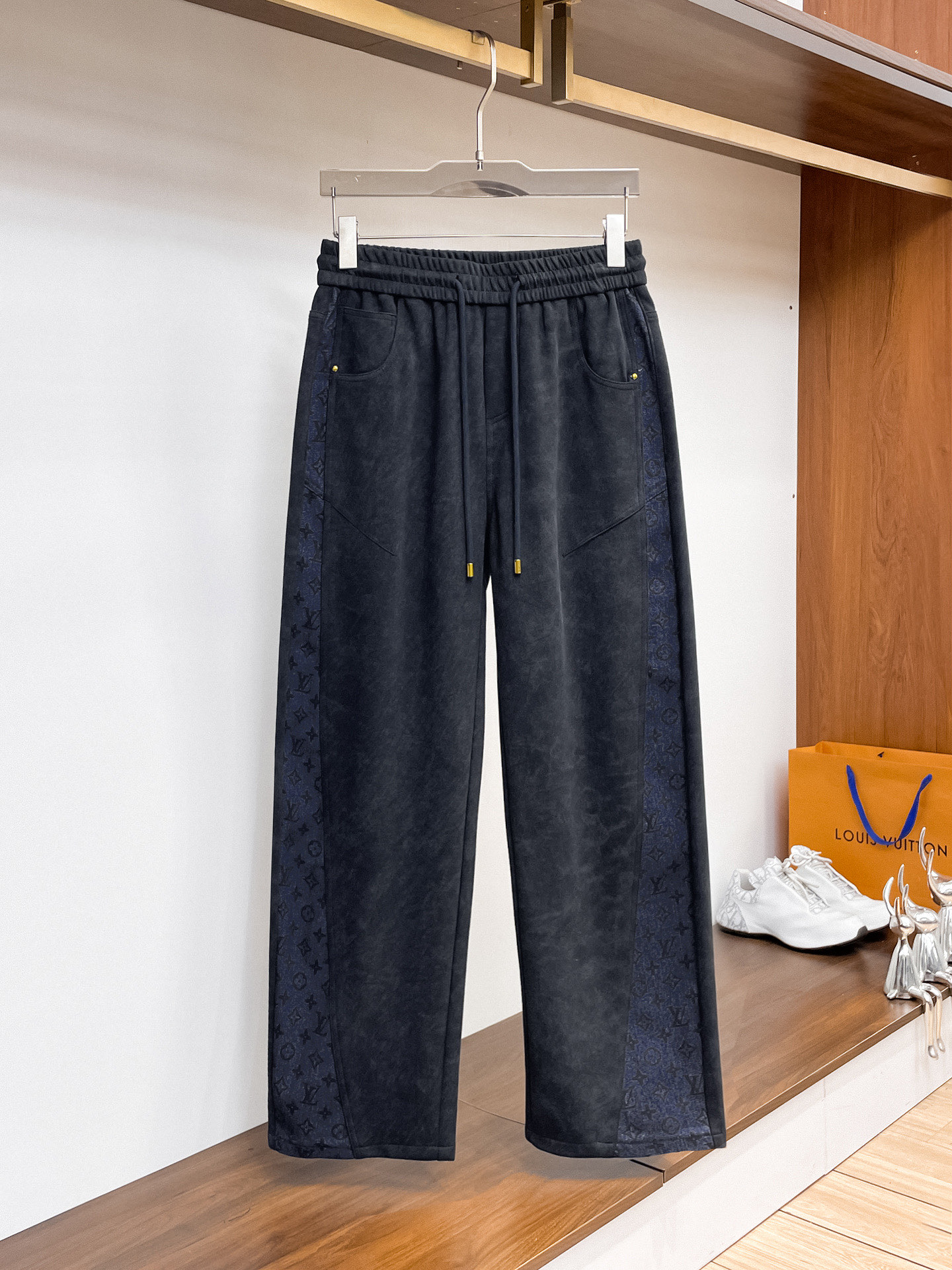 Louis Vuitton Basic Clothing M-l-xl