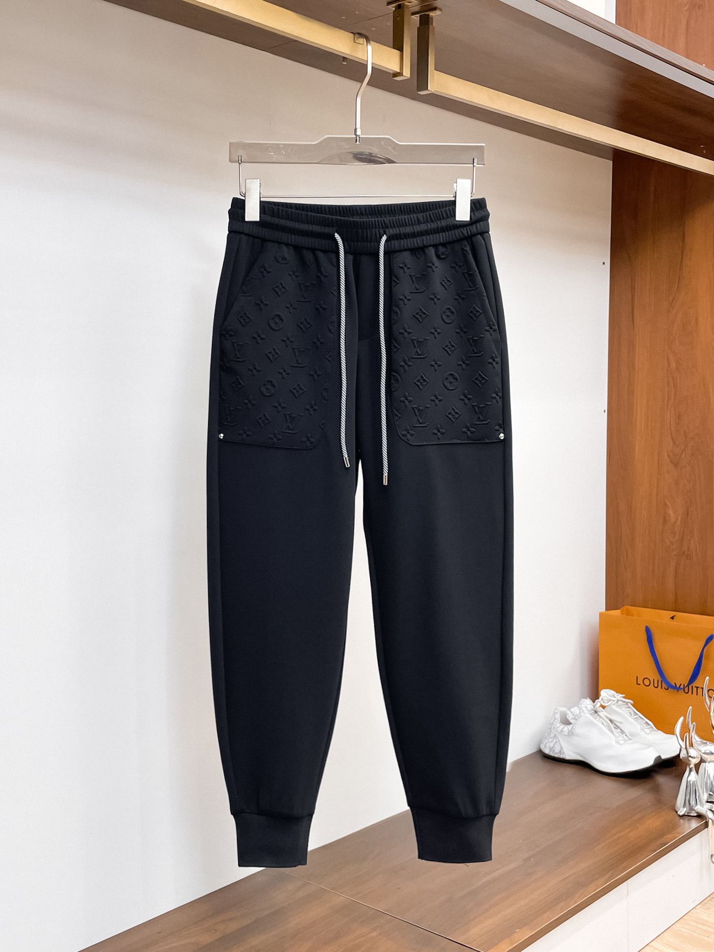 Louis Vuitton Basic Clothing M-l-xl