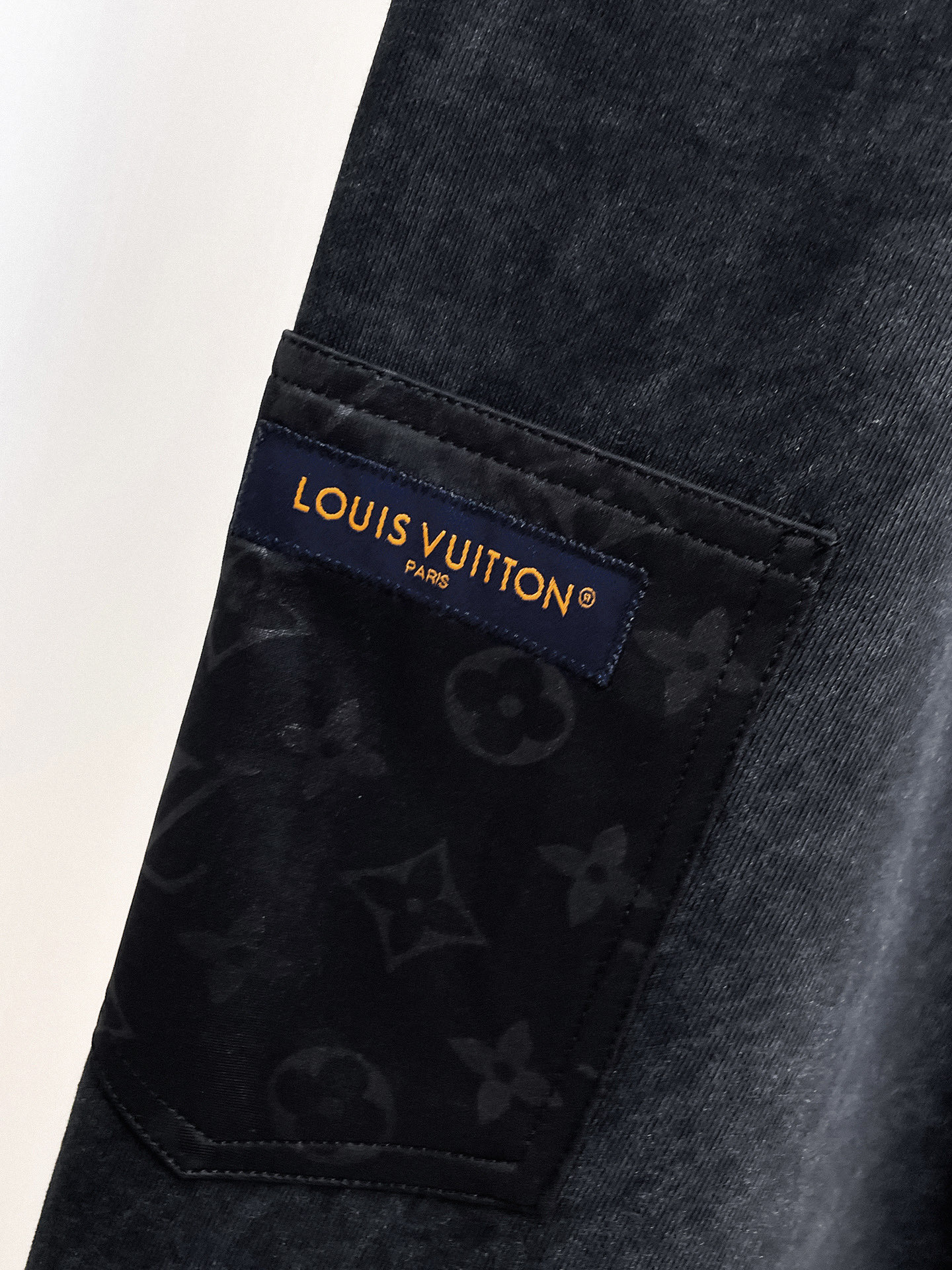 Louis Vuitton Basic Clothing M-l-xl