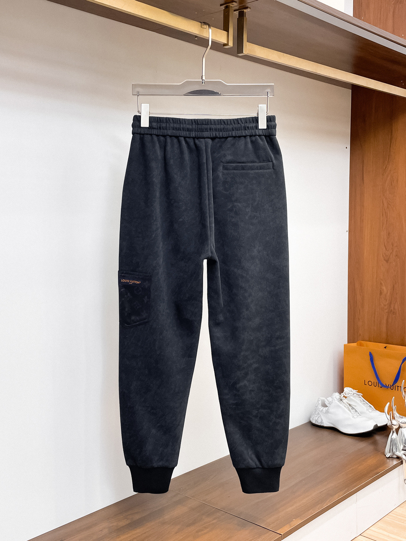 Louis Vuitton Basic Clothing M-l-xl