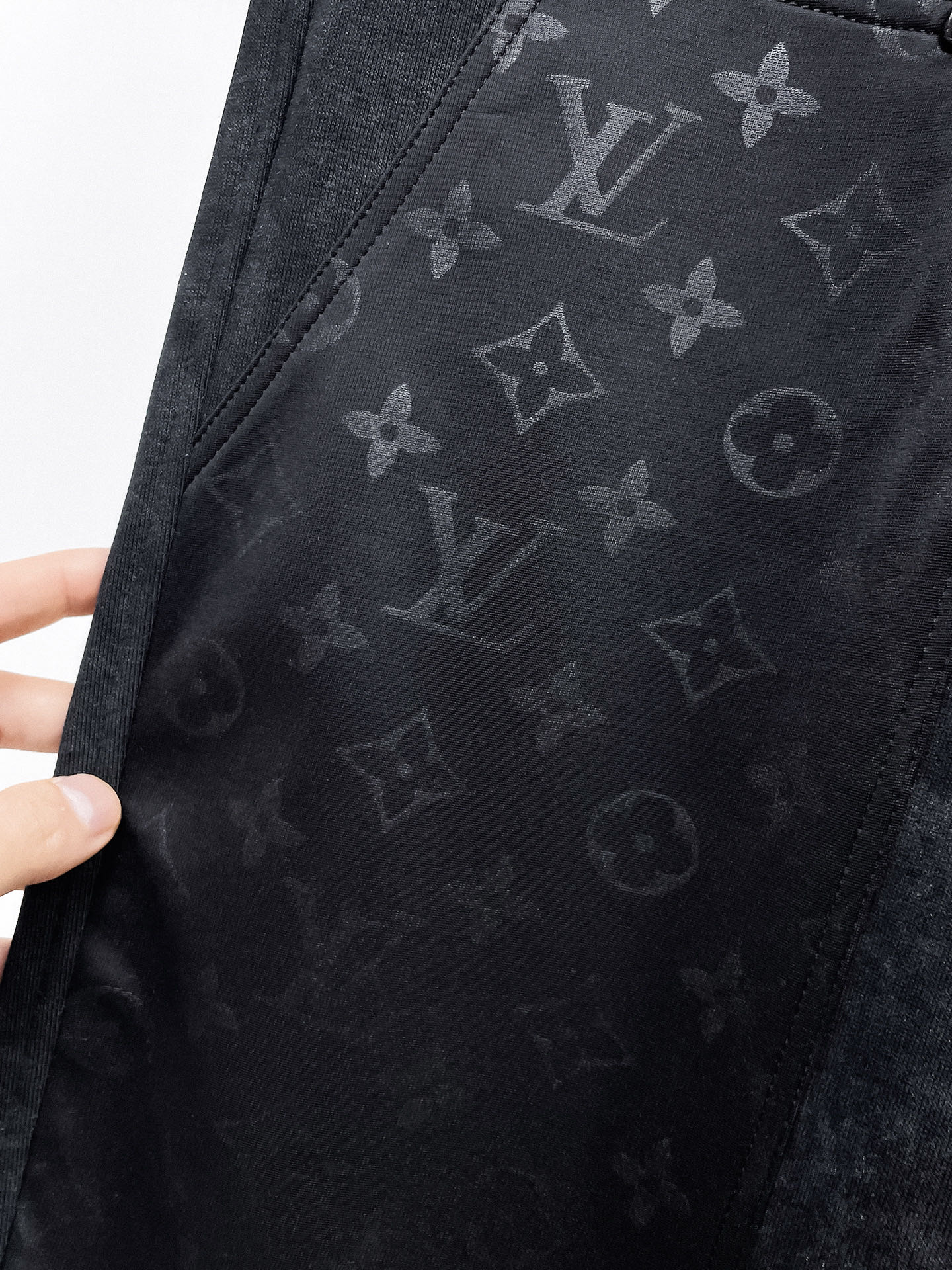 Louis Vuitton Basic Clothing M-l-xl