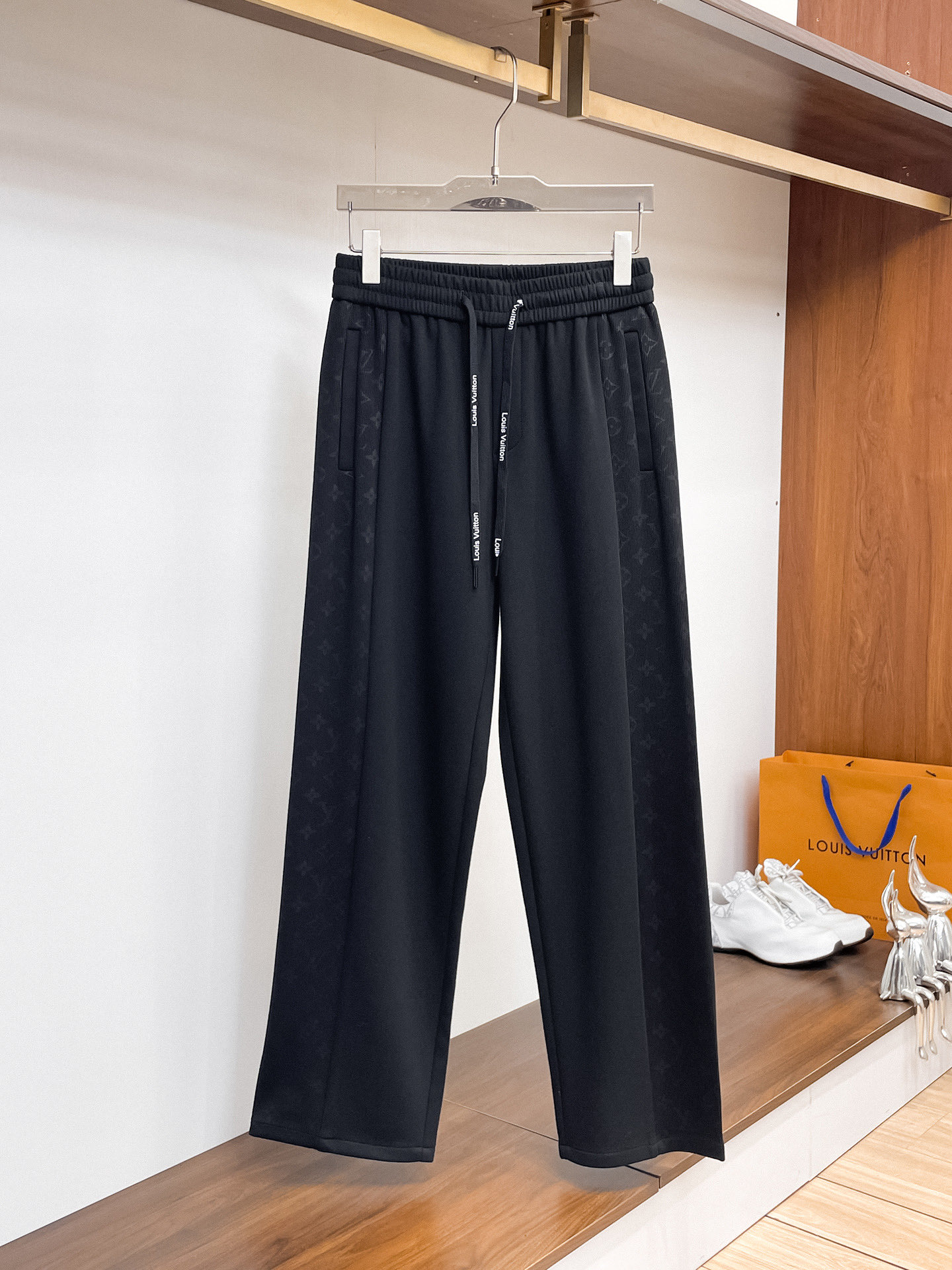 Louis Vuitton Basic Clothing M-l-xl