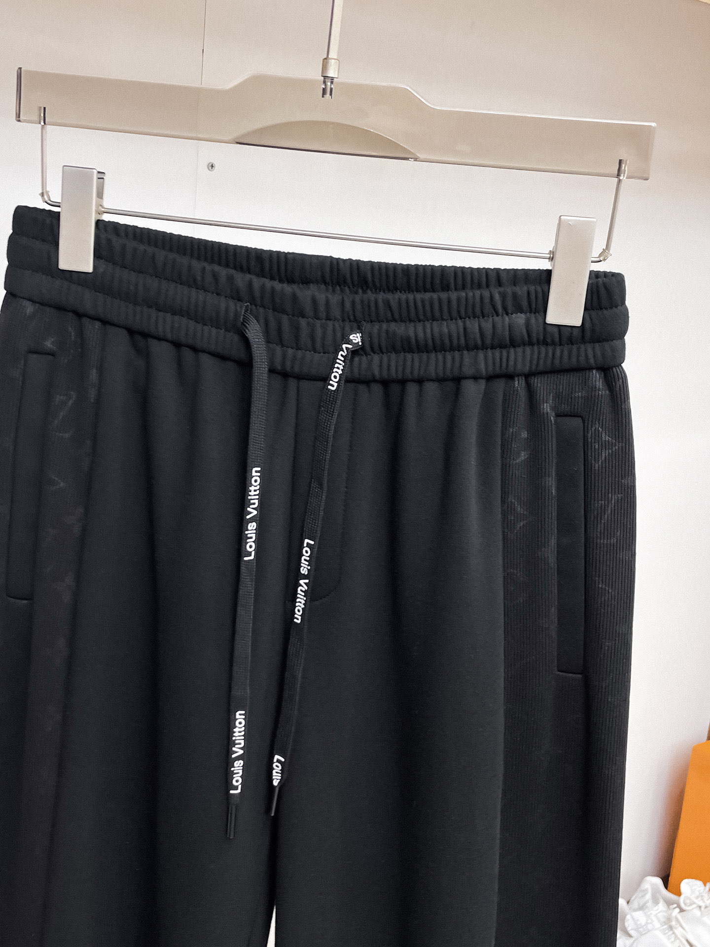 Louis Vuitton Basic Clothing M-l-xl