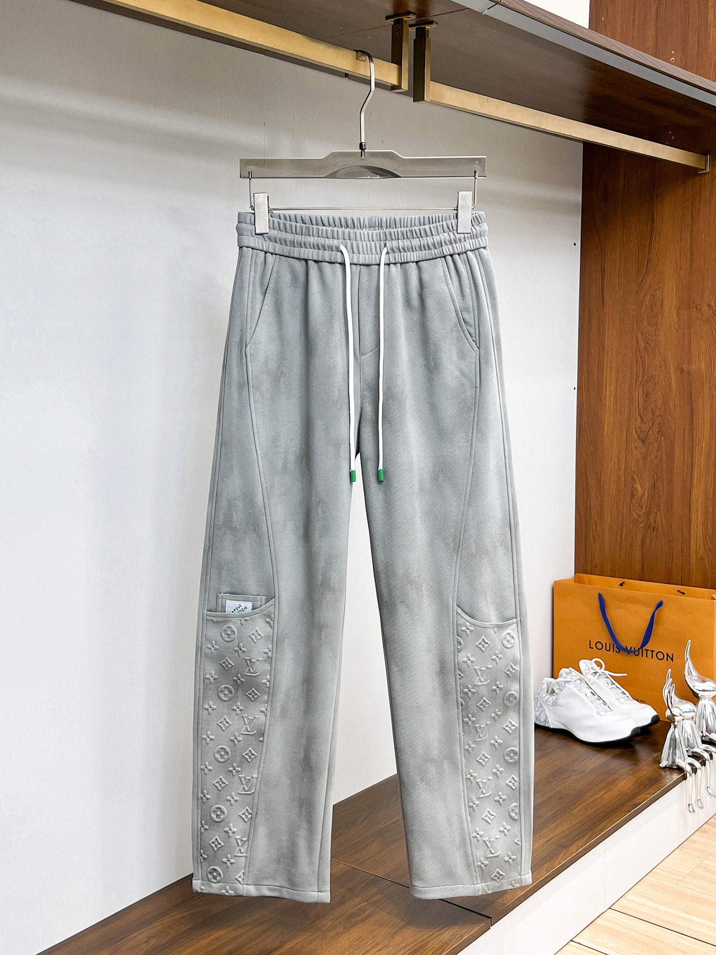 Louis Vuitton Basic Clothing M-l-xl