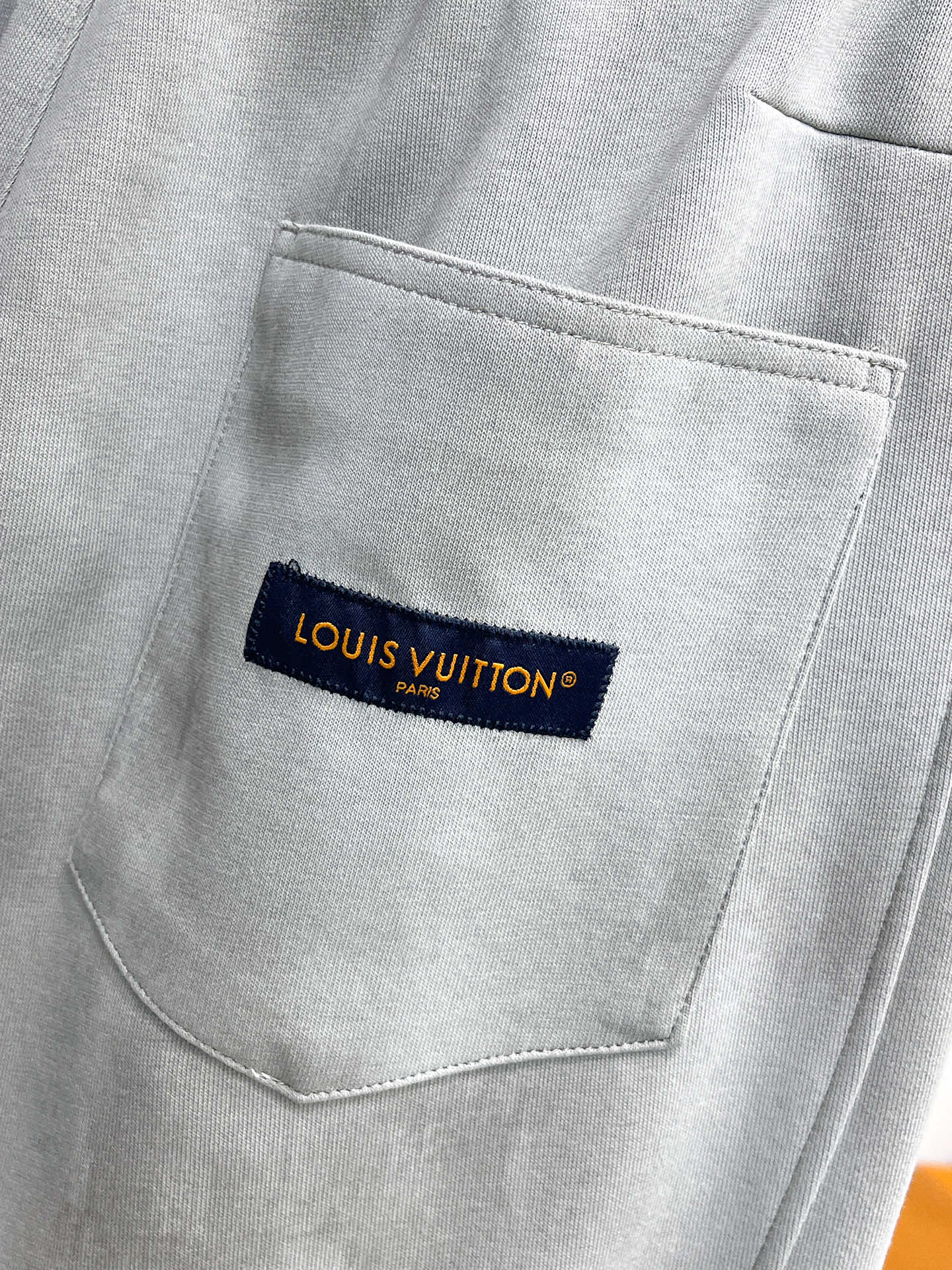 Louis Vuitton Basic Clothing M-l-xl