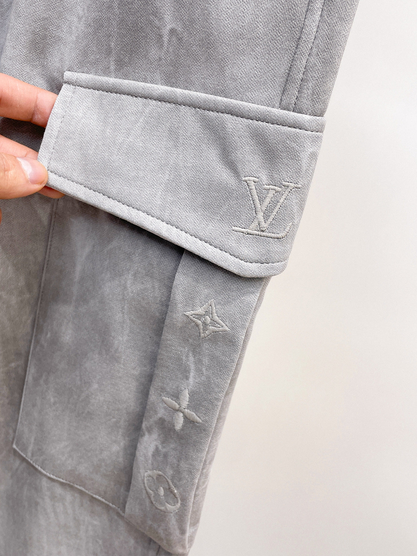 Louis Vuitton Basic Clothing M-l-xl