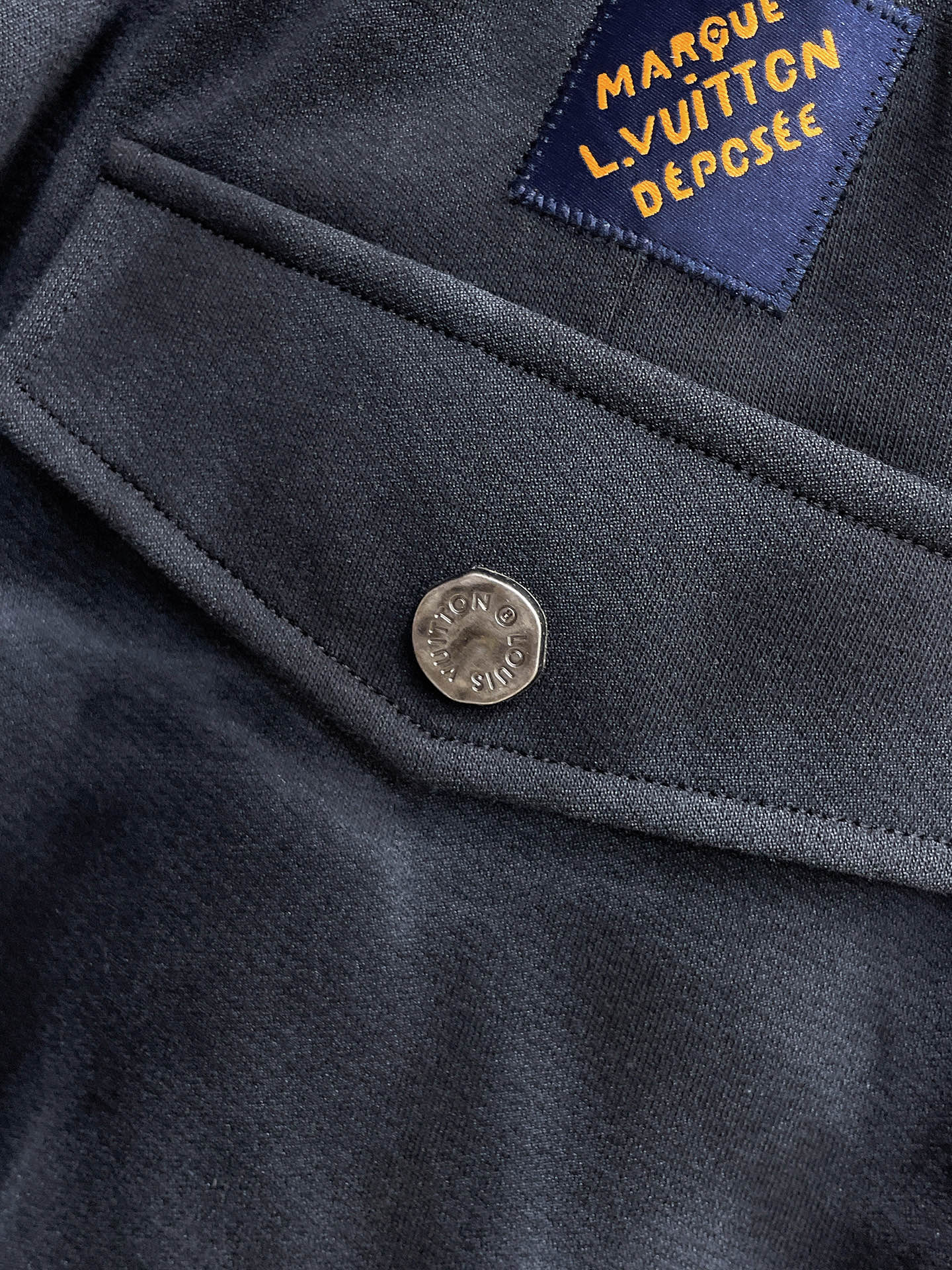 Louis Vuitton Basic Clothing M-l-xl