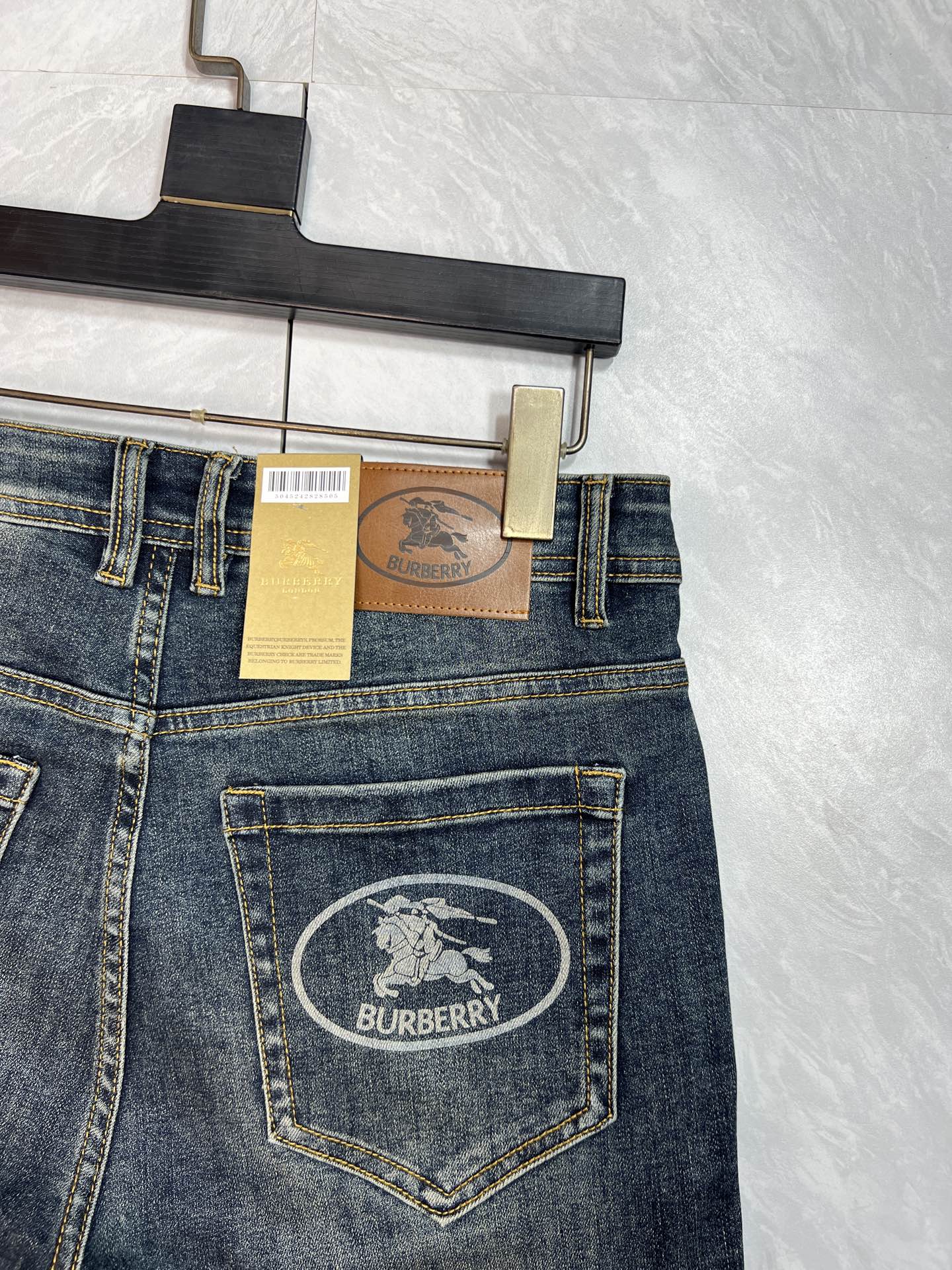 Burberry Jeans 175140-32