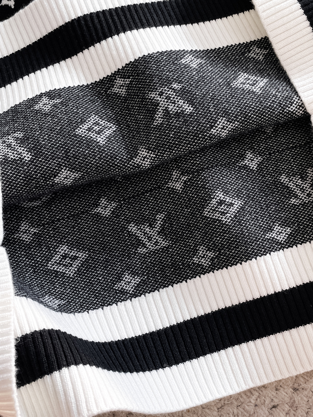 Louis Vuitton Basic Clothing Wool M-l-xl